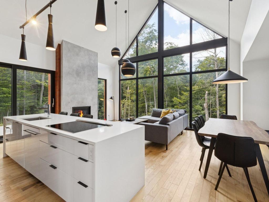 









304

 - 15


Imp. du Cardinal

,
Lac-Supérieur,




QC
J0T1P0

