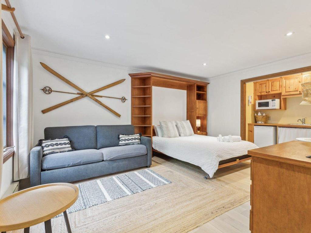 









234


Ch. de la Forêt

, 4,
Mont-Tremblant,




QC
J8E3K3

