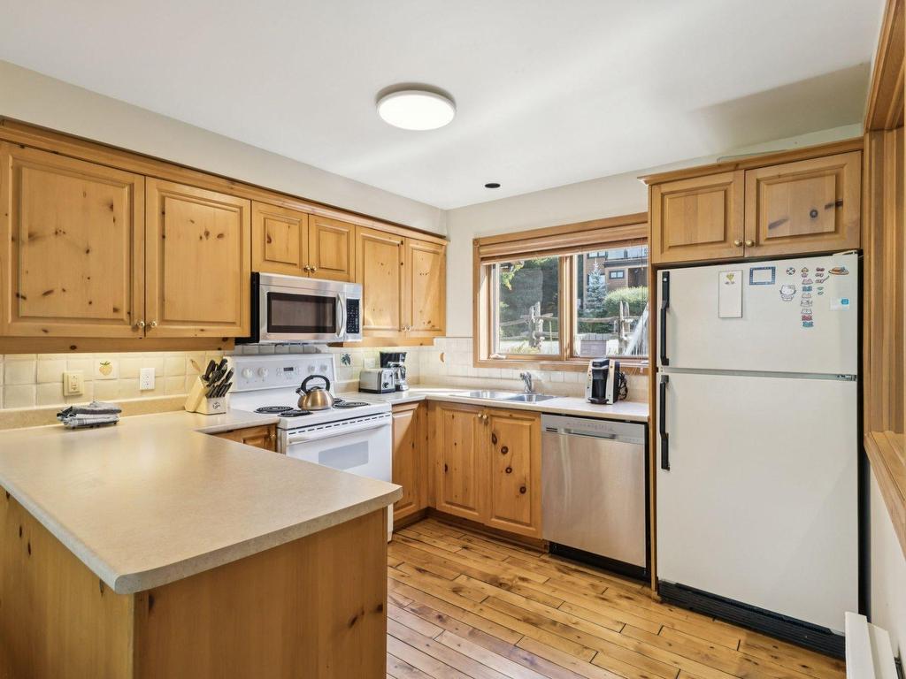 









168


Ch. de la Forêt

, 205,
Mont-Tremblant,




QC
J8E3K8

