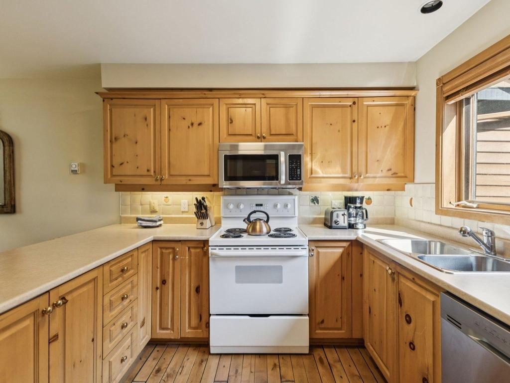 









168


Ch. de la Forêt

, 205,
Mont-Tremblant,




QC
J8E3K8

