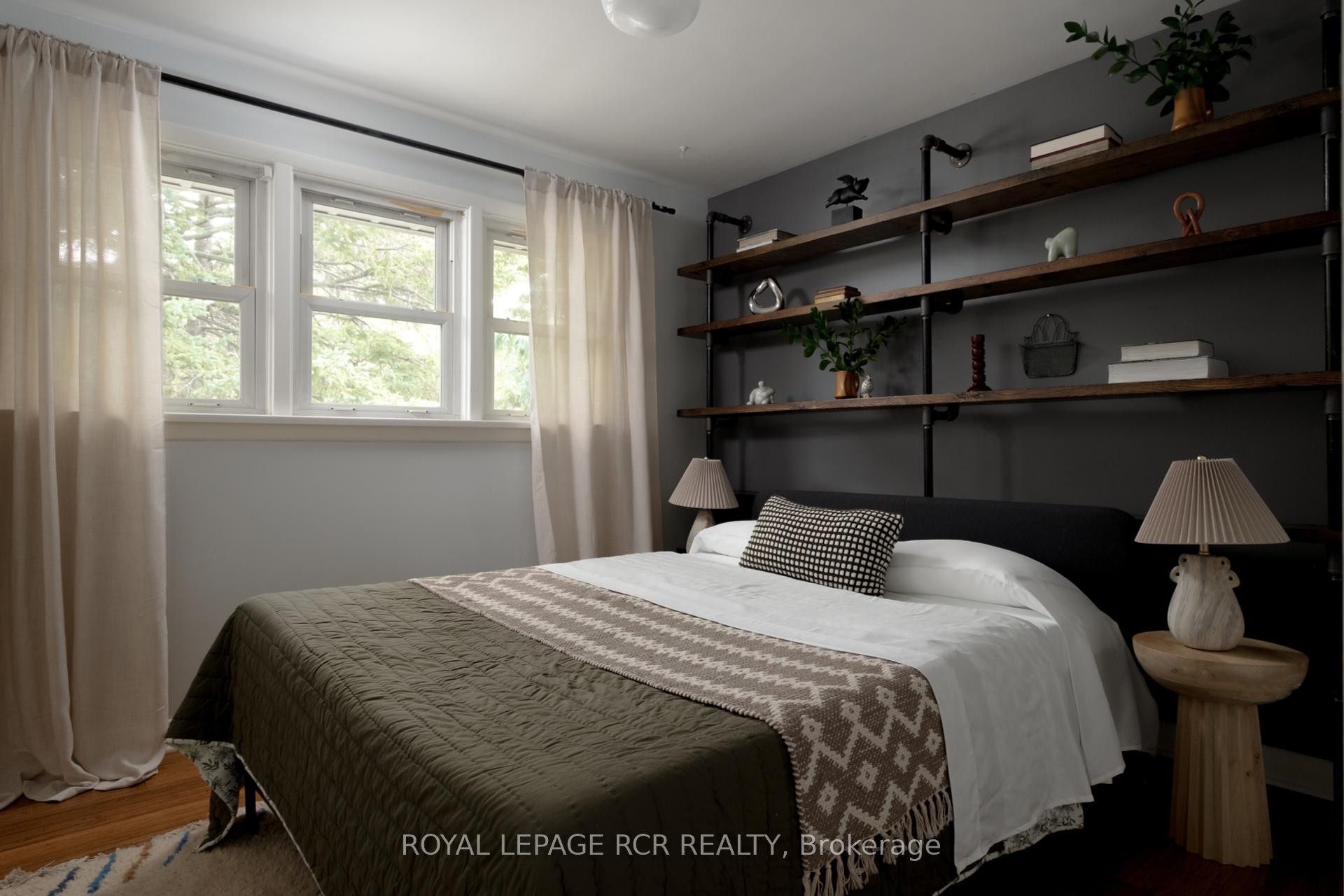 









85


Ellis

Crescent South,
Waterloo,




ON
N2J 2B8

