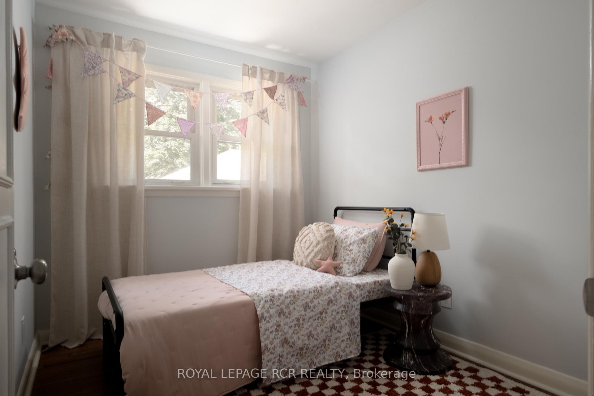 









85


Ellis

Crescent South,
Waterloo,




ON
N2J 2B8

