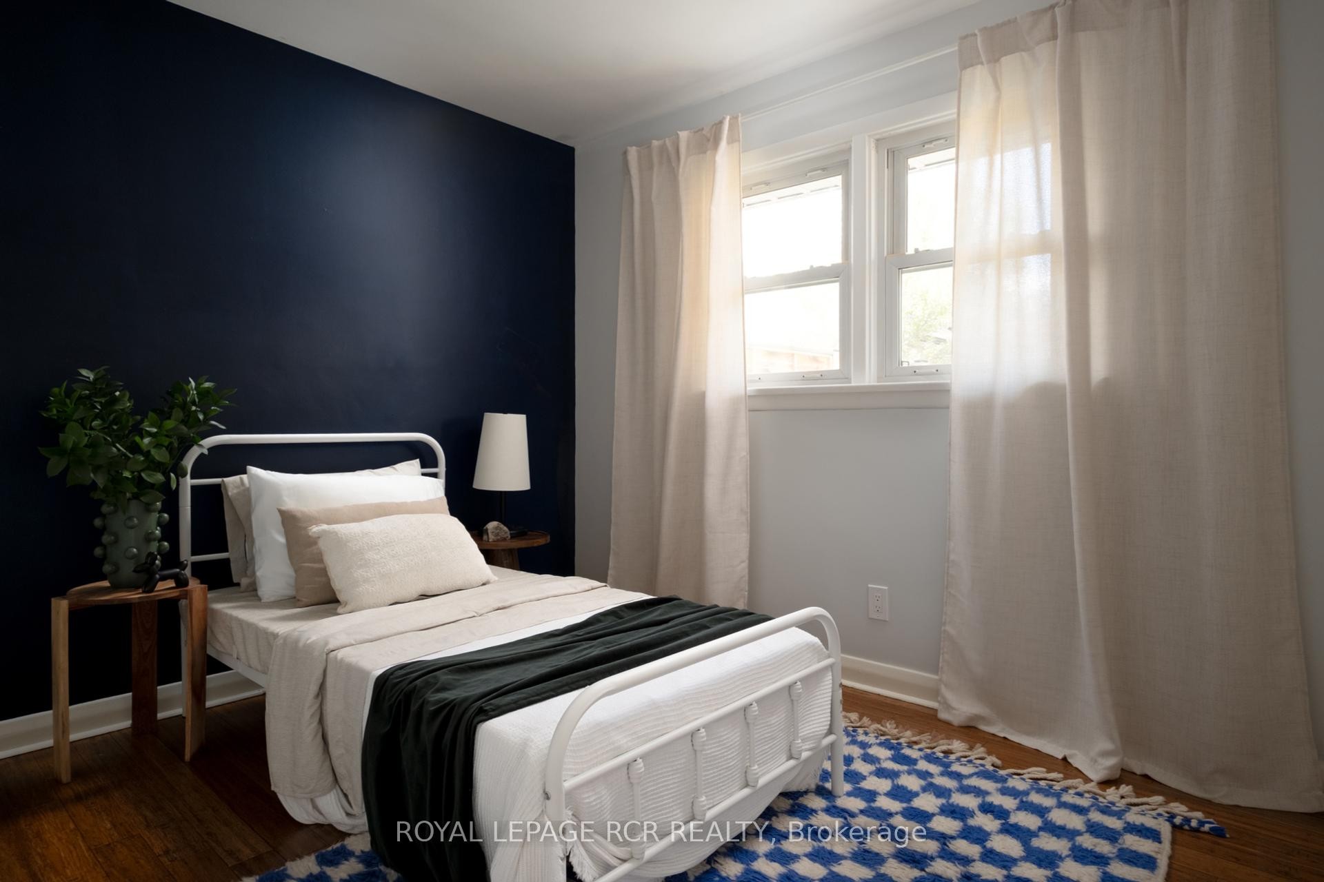 









85


Ellis

Crescent South,
Waterloo,




ON
N2J 2B8

