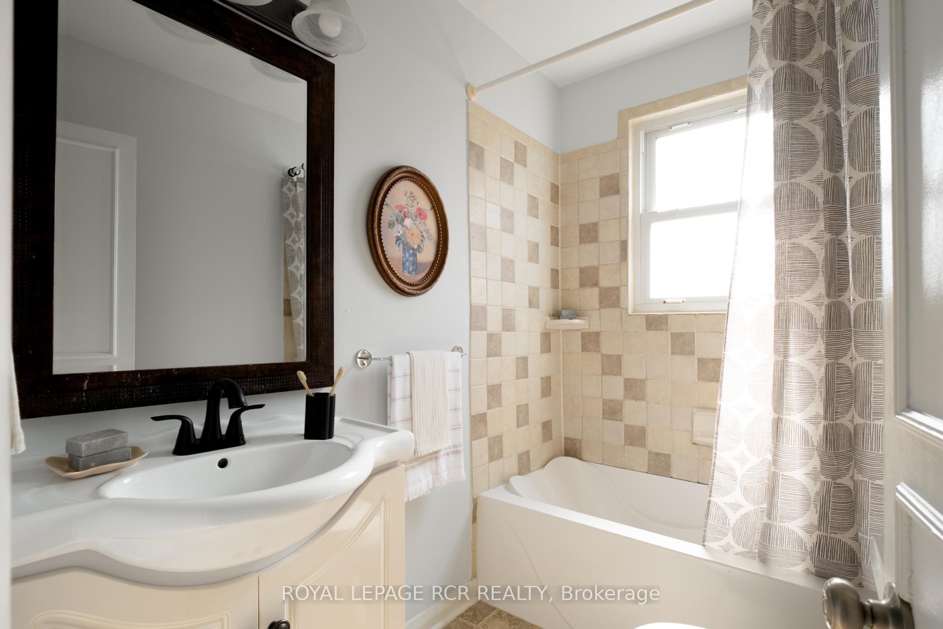 









85


Ellis

Crescent South,
Waterloo,




ON
N2J 2B8


