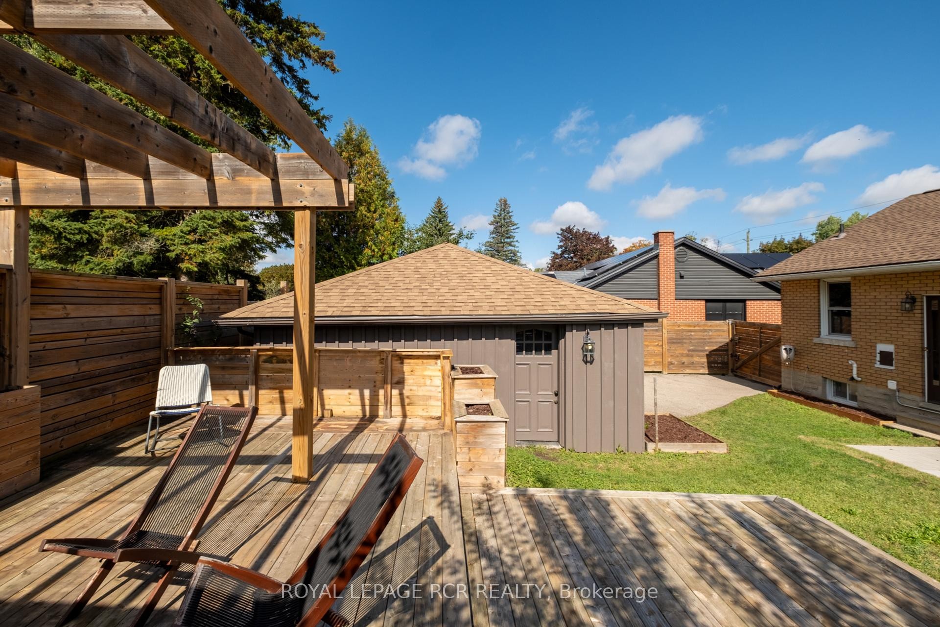 









85


Ellis

Crescent South,
Waterloo,




ON
N2J 2B8

