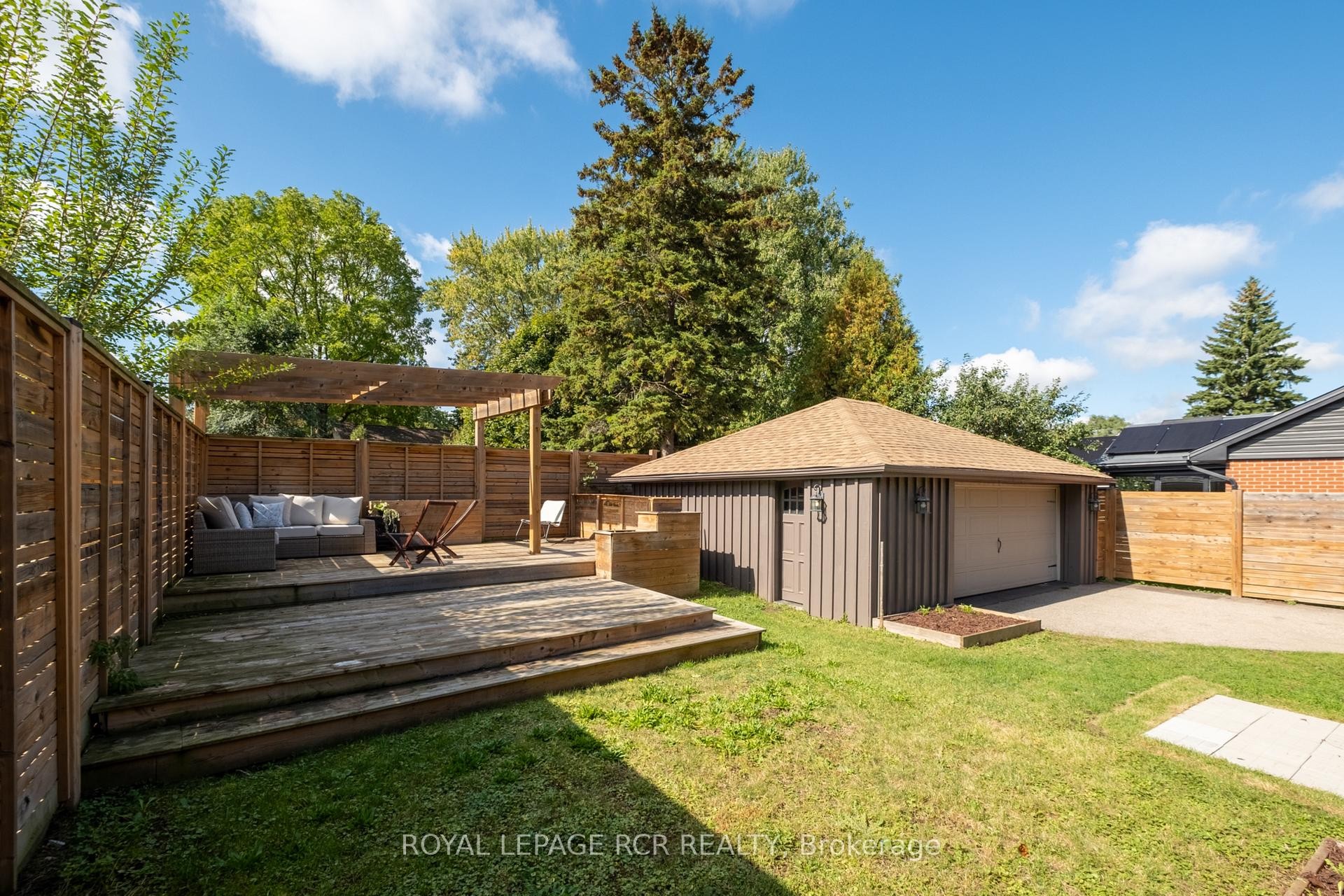 









85


Ellis

Crescent South,
Waterloo,




ON
N2J 2B8

