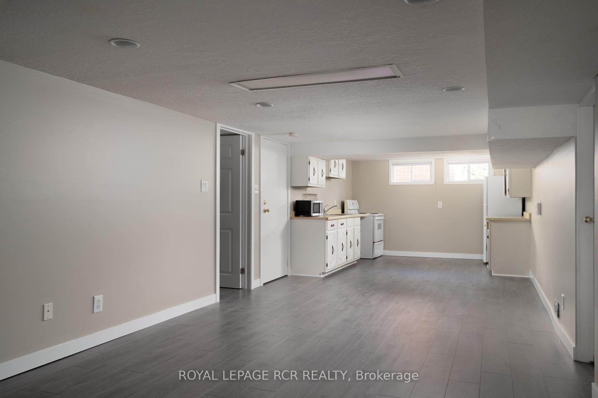 









85


Ellis

Crescent South,
Waterloo,




ON
N2J 2B8


