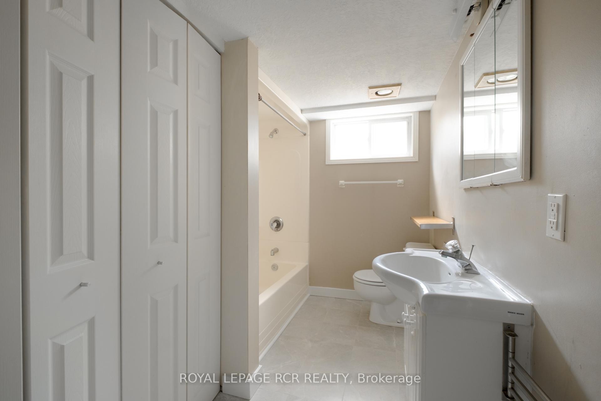 









85


Ellis

Crescent South,
Waterloo,




ON
N2J 2B8

