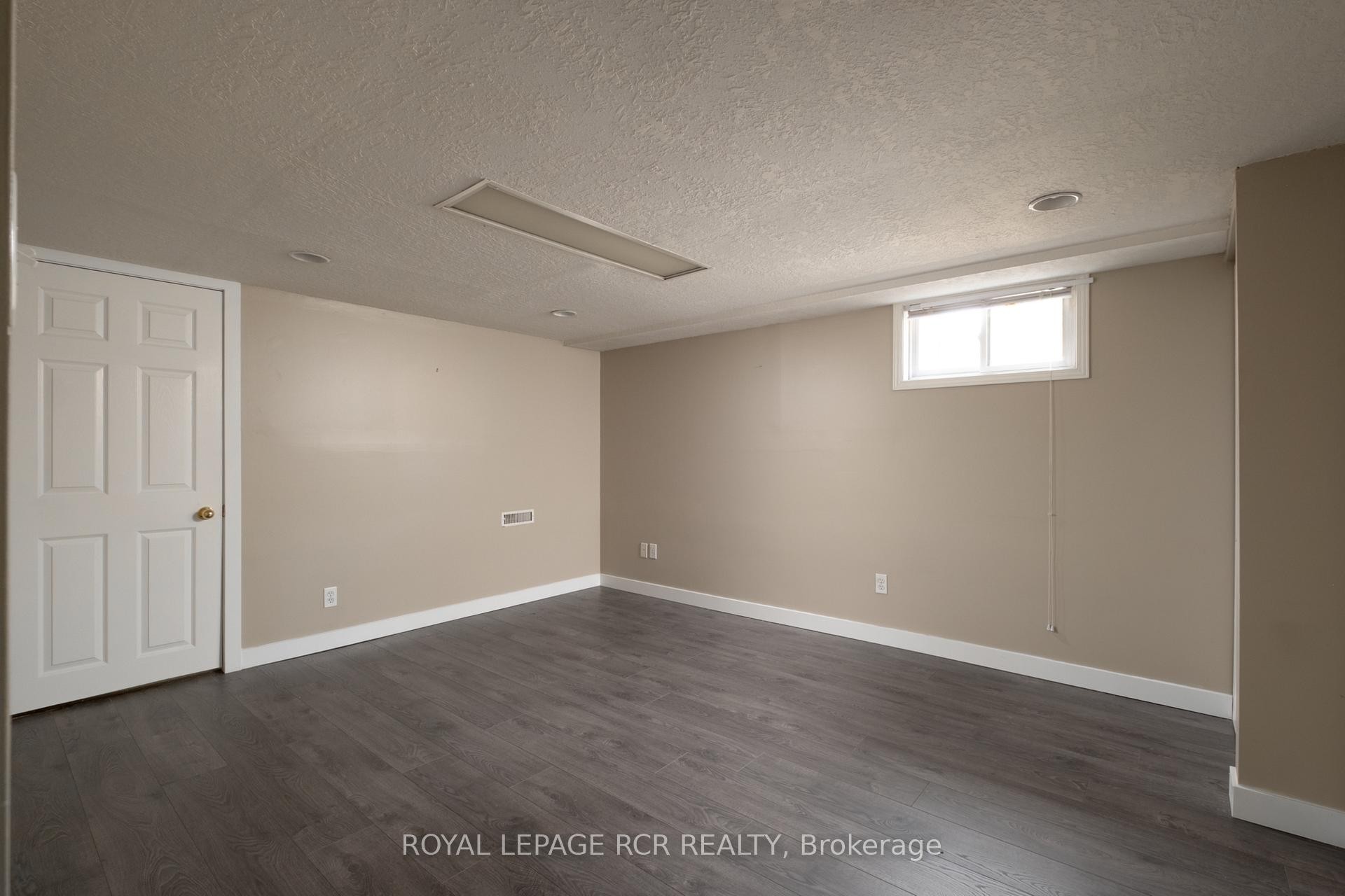 









85


Ellis

Crescent South,
Waterloo,




ON
N2J 2B8

