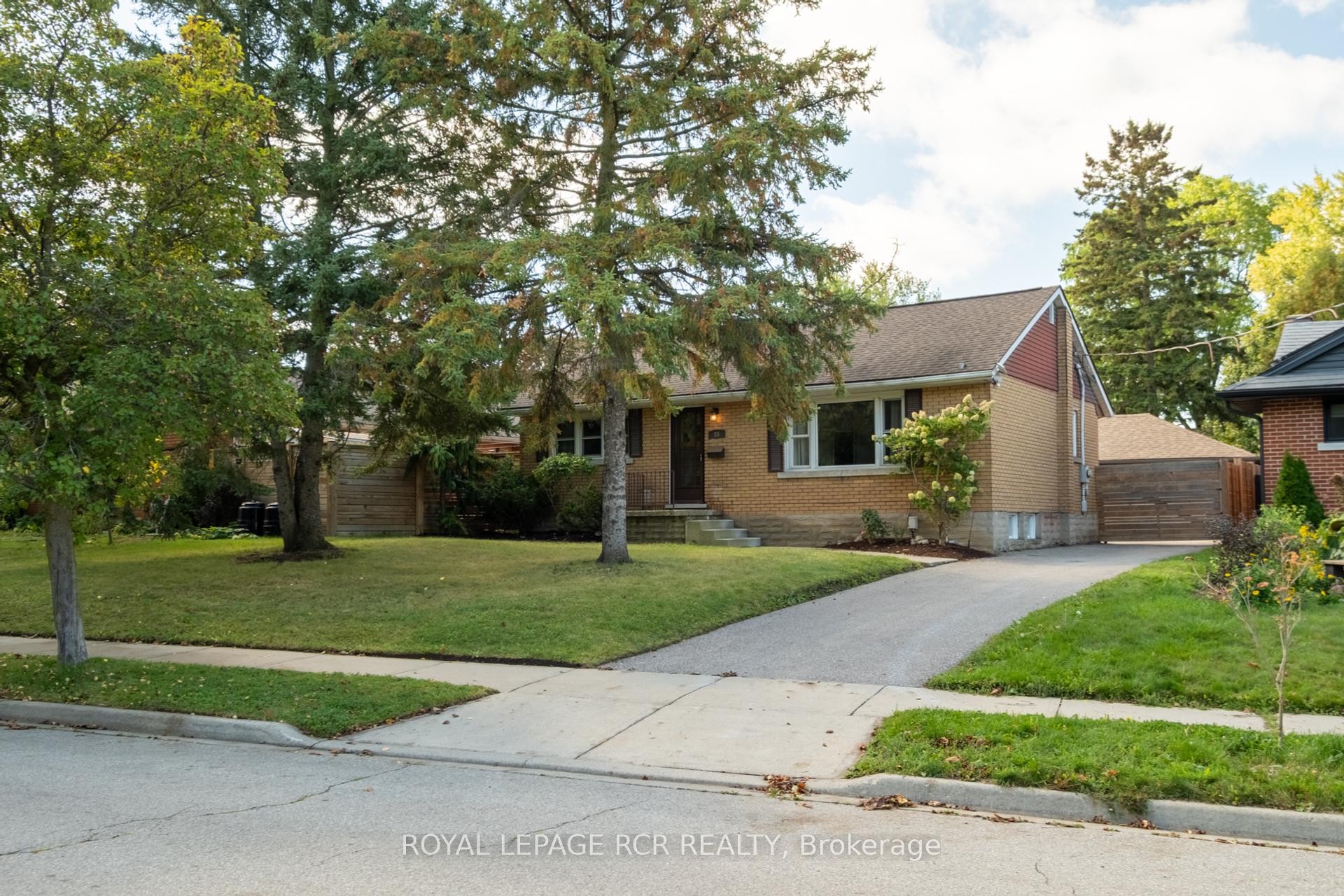 









85


Ellis

Crescent South,
Waterloo,




ON
N2J 2B8

