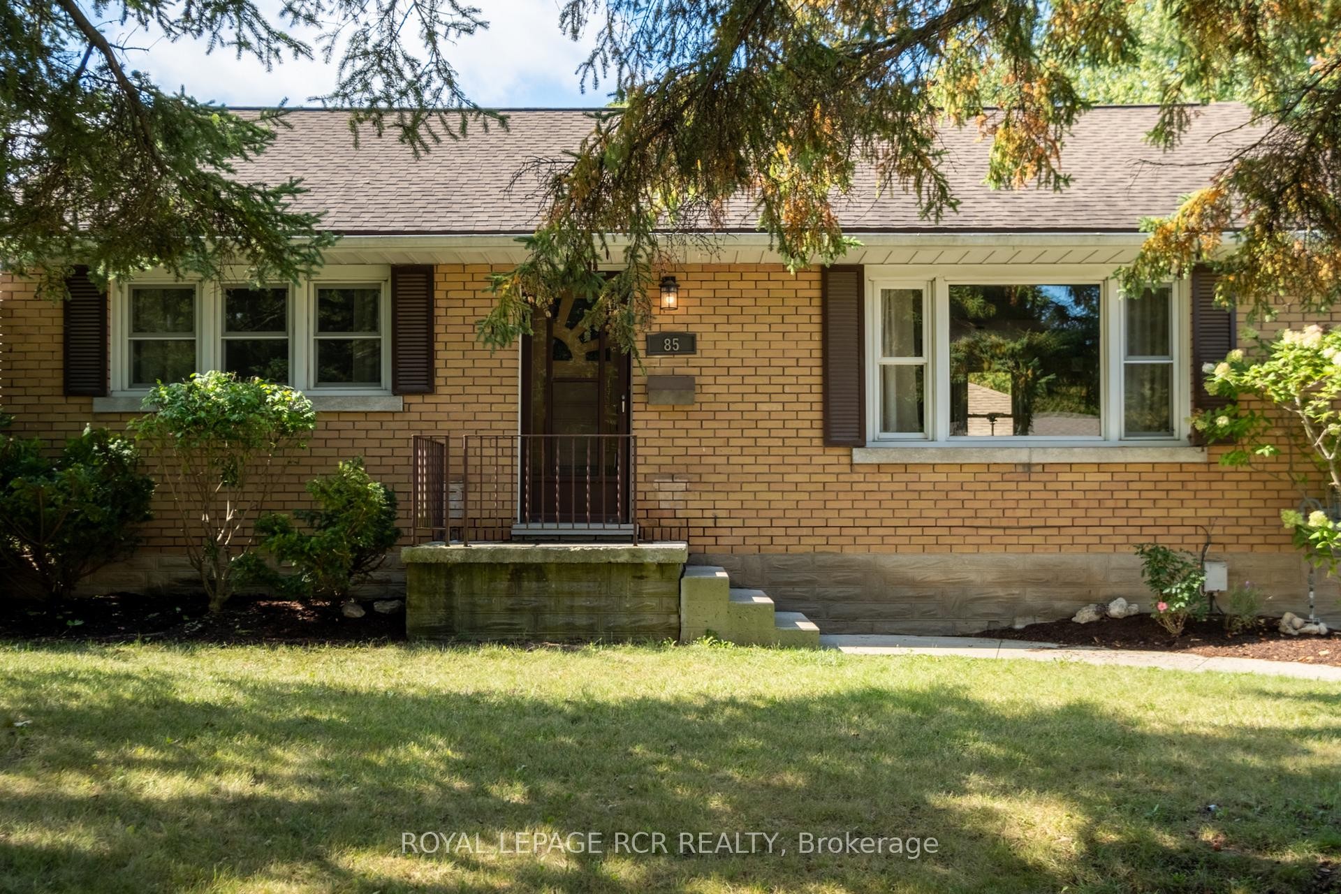 









85


Ellis

Crescent South,
Waterloo,




ON
N2J 2B8

