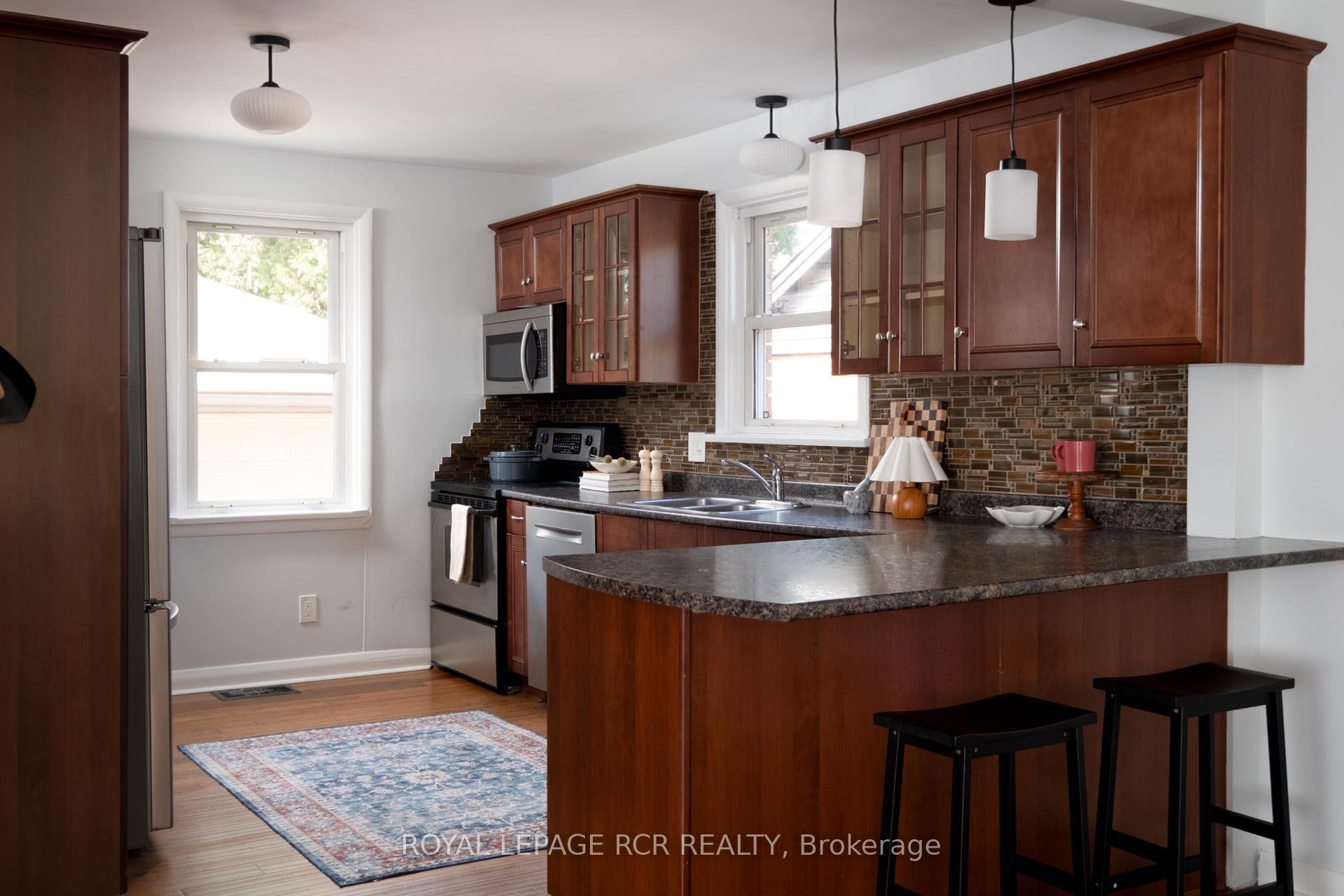 









85


Ellis

Crescent South,
Waterloo,




ON
N2J 2B8

