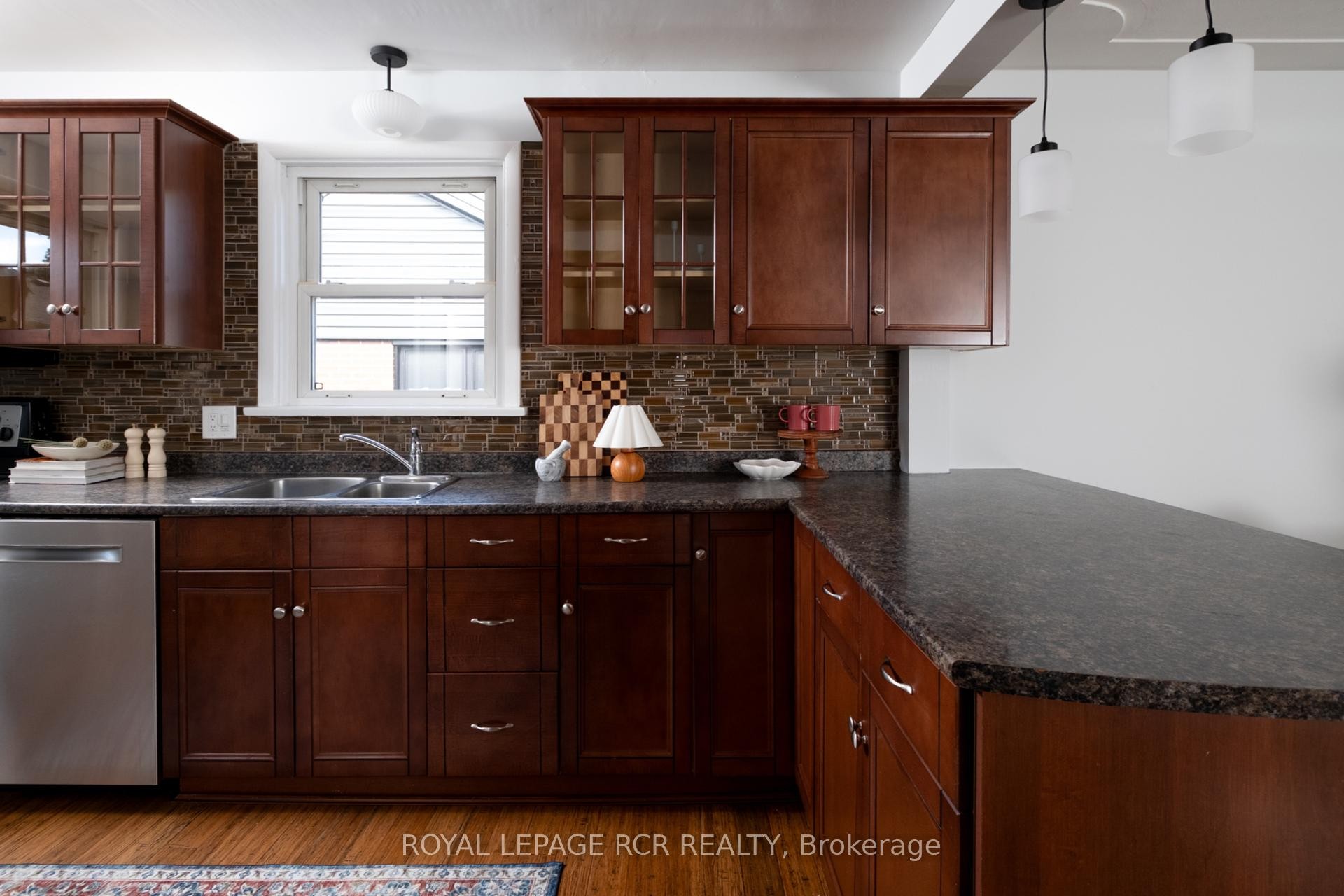 









85


Ellis

Crescent South,
Waterloo,




ON
N2J 2B8

