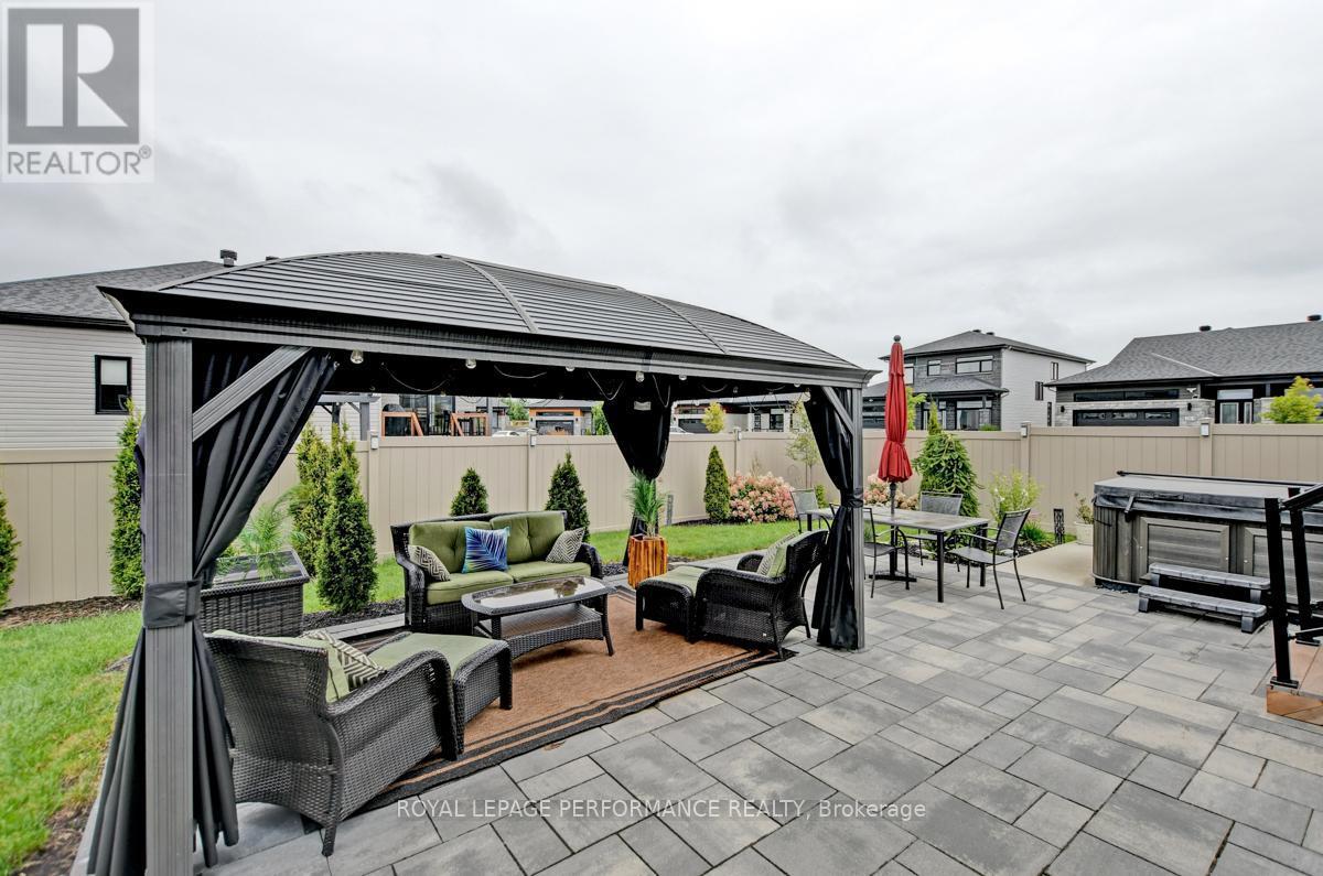 












485 BRUGES STREET

,
Russell,




Ontario
K0A1W0

