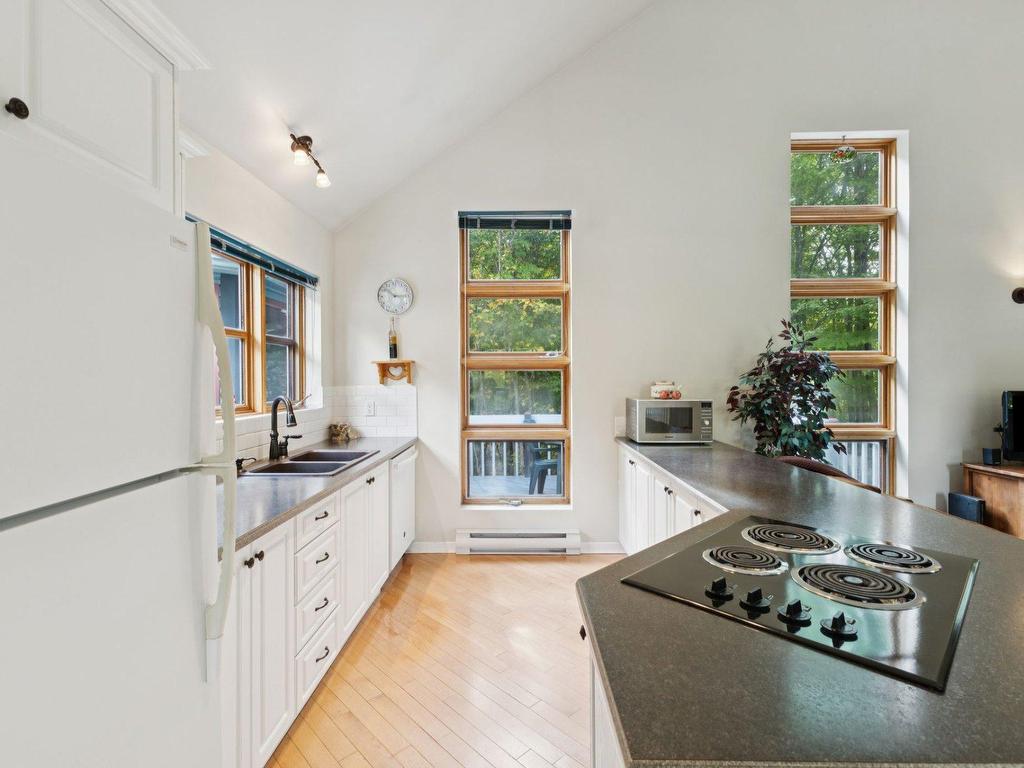 









322


Ch. Louise

,
Lac-Supérieur,




QC
J0T1J0

