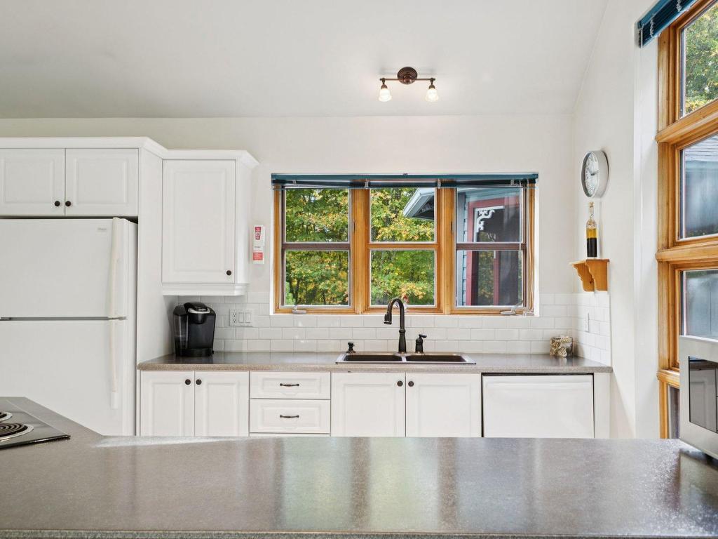 









322


Ch. Louise

,
Lac-Supérieur,




QC
J0T1J0

