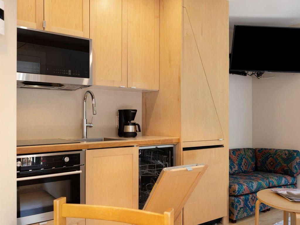 









145


Ch. au Pied-de-la-Montagne

, 2094,
Mont-Tremblant,




QC
J8E3M2

