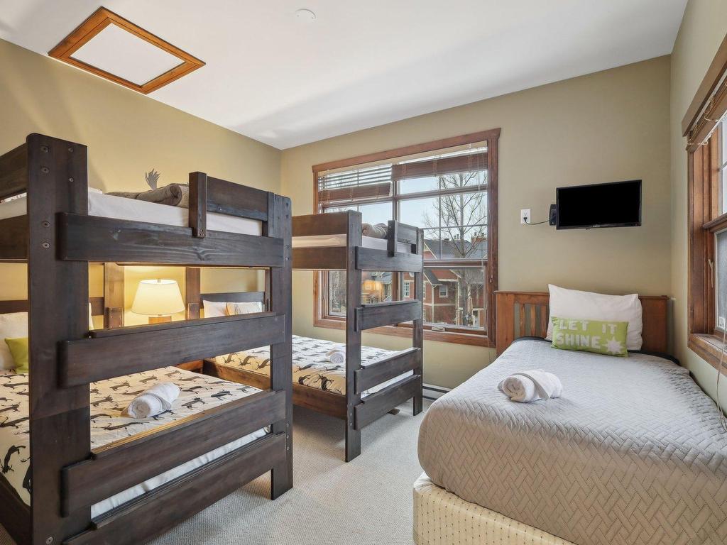 









223


Ch. des Quatre-Sommets

, 3,
Mont-Tremblant,




QC
J8E1C6

