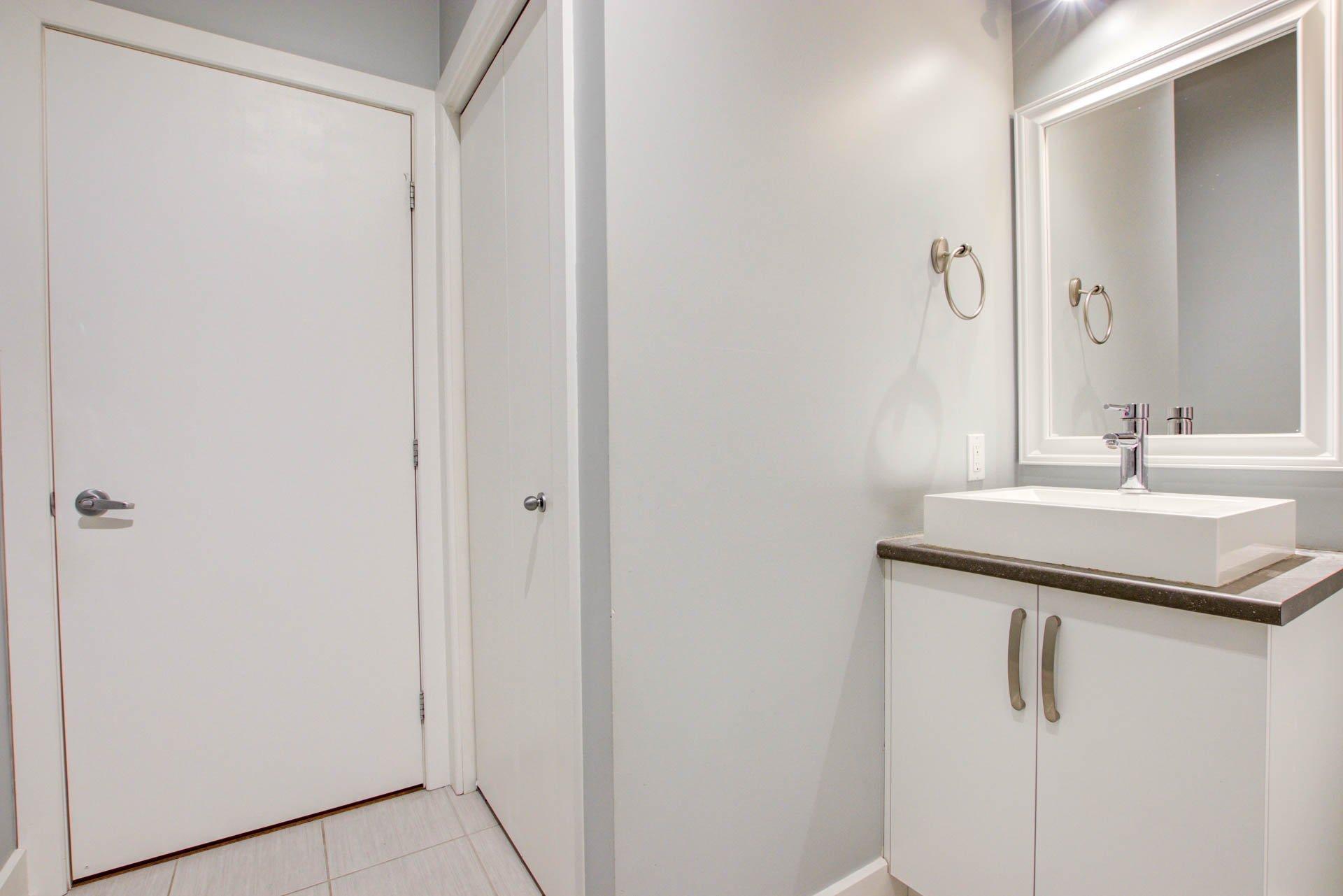 









5905


Rue de la Tourbière

, 403,
Longueuil (Saint-Hubert),




QC
J3Y0K8

