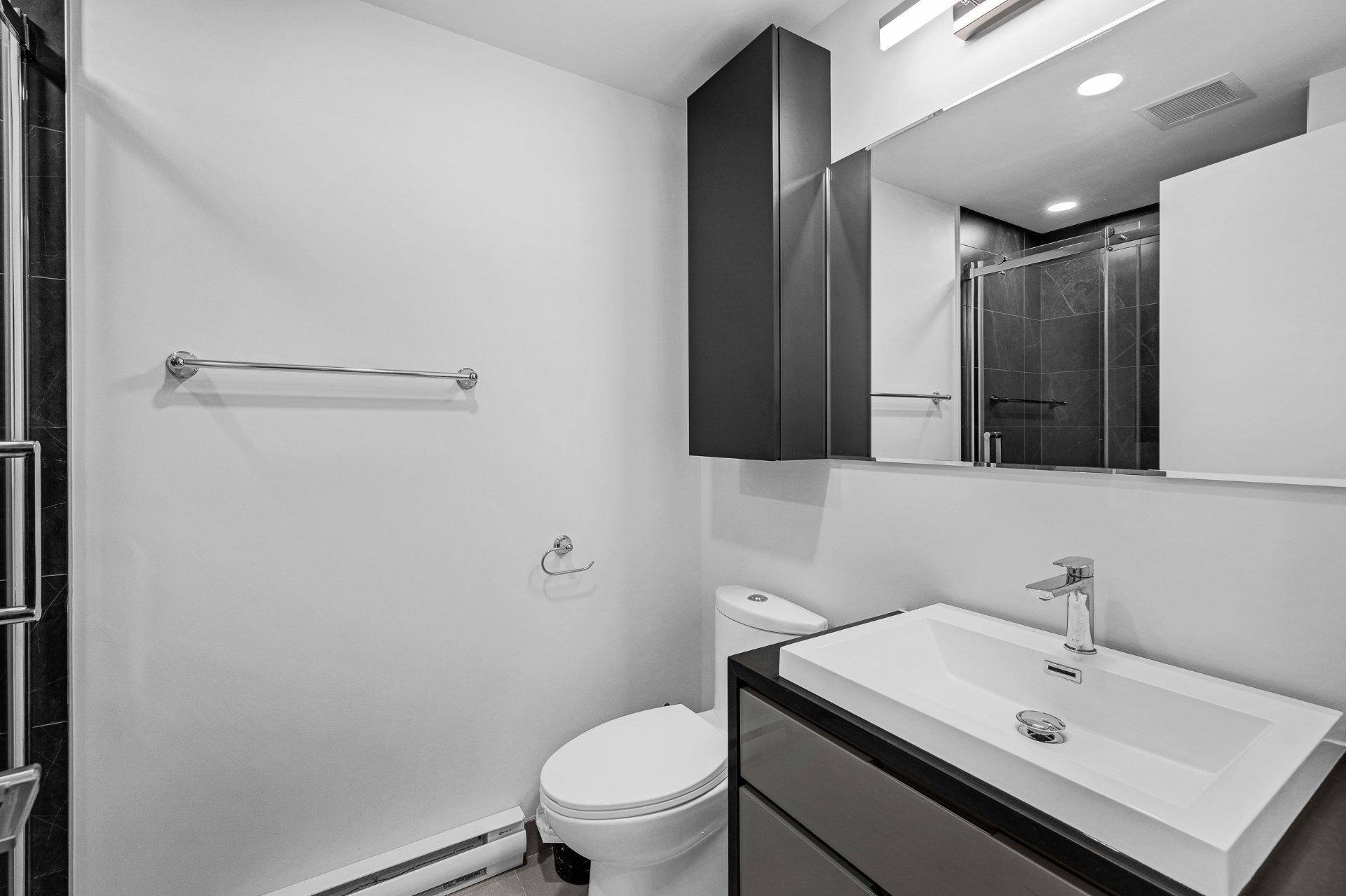 









1188


Rue St-Antoine O.

, 3701,
Montréal (Ville-Marie),




QC
H3C1B4

