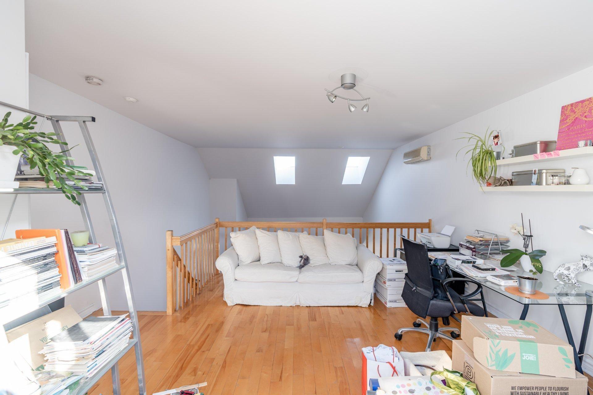 









1485


Rue St-Jacques

, 8,
Montréal (Ville-Marie),




QC
H3C6L7

