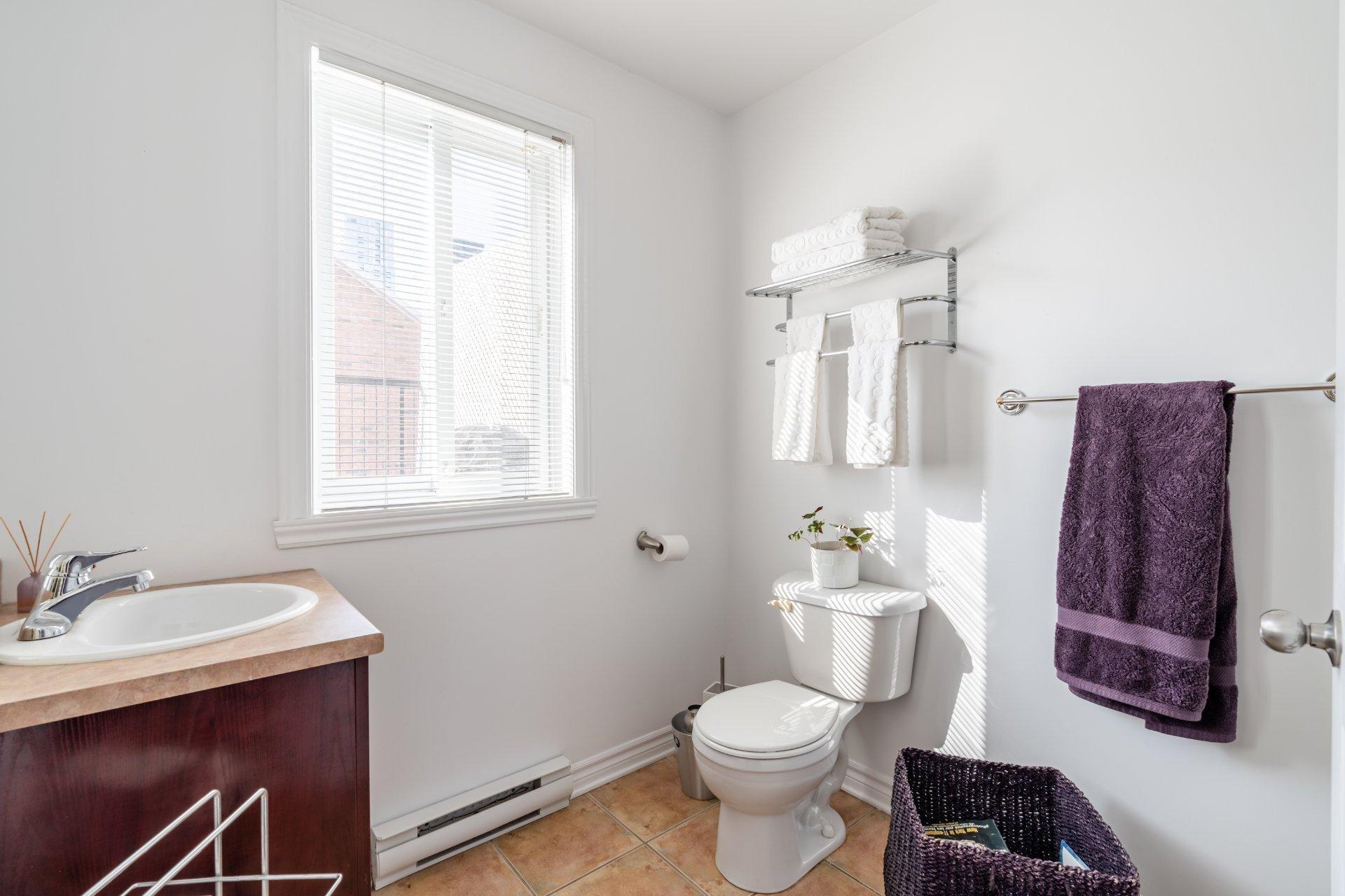 









1485


Rue St-Jacques

, 8,
Montréal (Ville-Marie),




QC
H3C6L7

