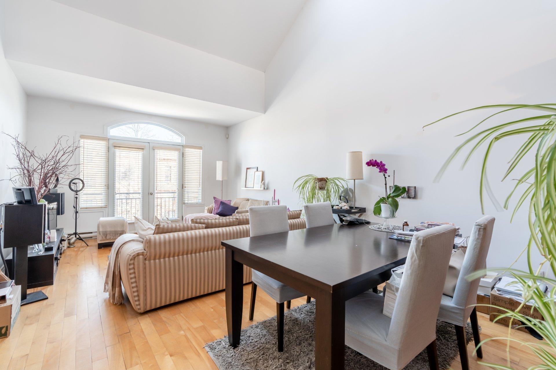 









1485


Rue St-Jacques

, 8,
Montréal (Ville-Marie),




QC
H3C6L7

