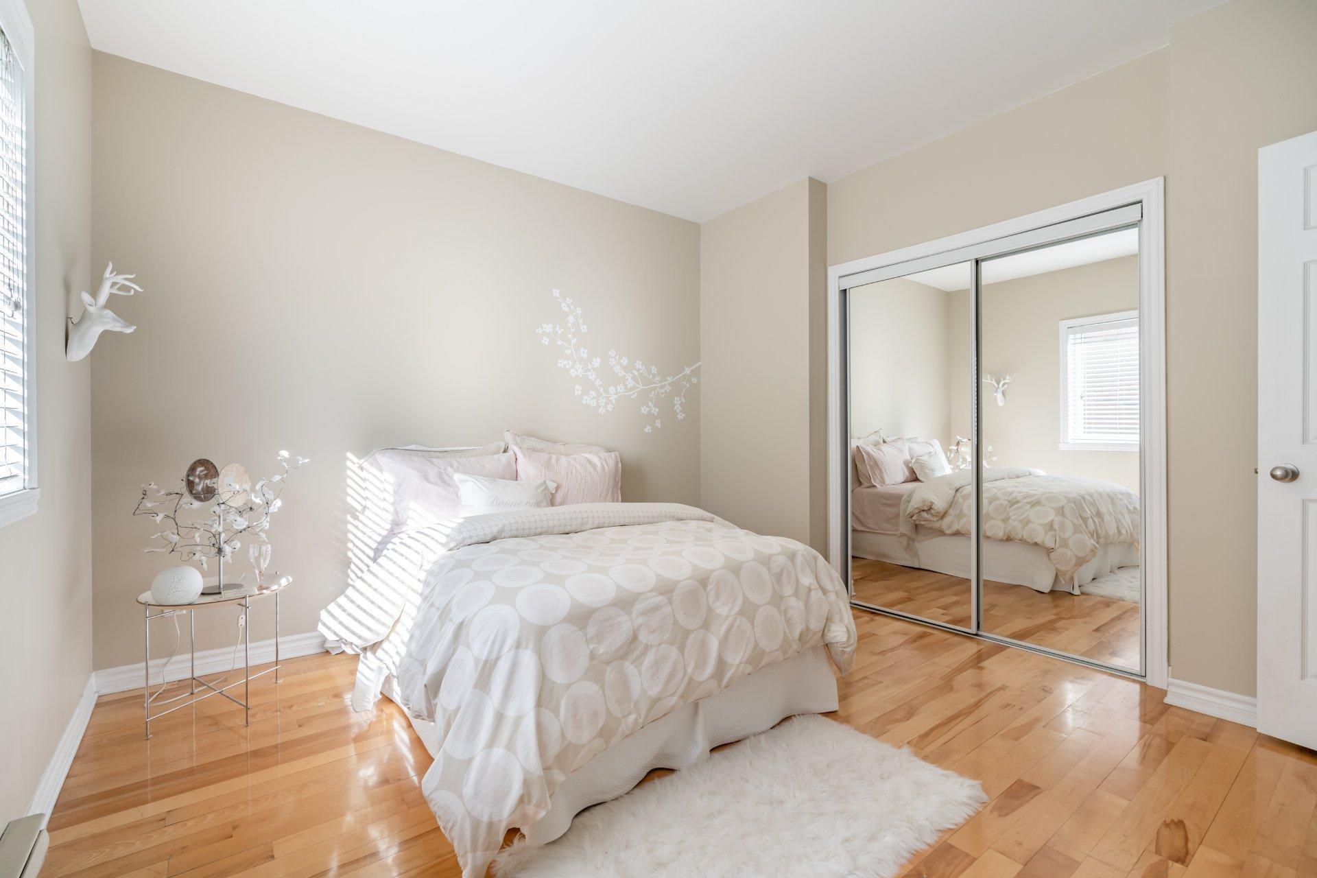 









1485


Rue St-Jacques

, 8,
Montréal (Ville-Marie),




QC
H3C6L7

