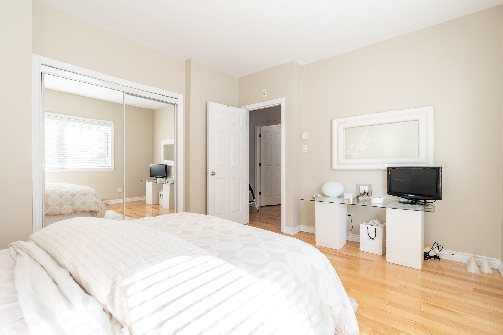 









1485


Rue St-Jacques

, 8,
Montréal (Ville-Marie),




QC
H3C6L7

