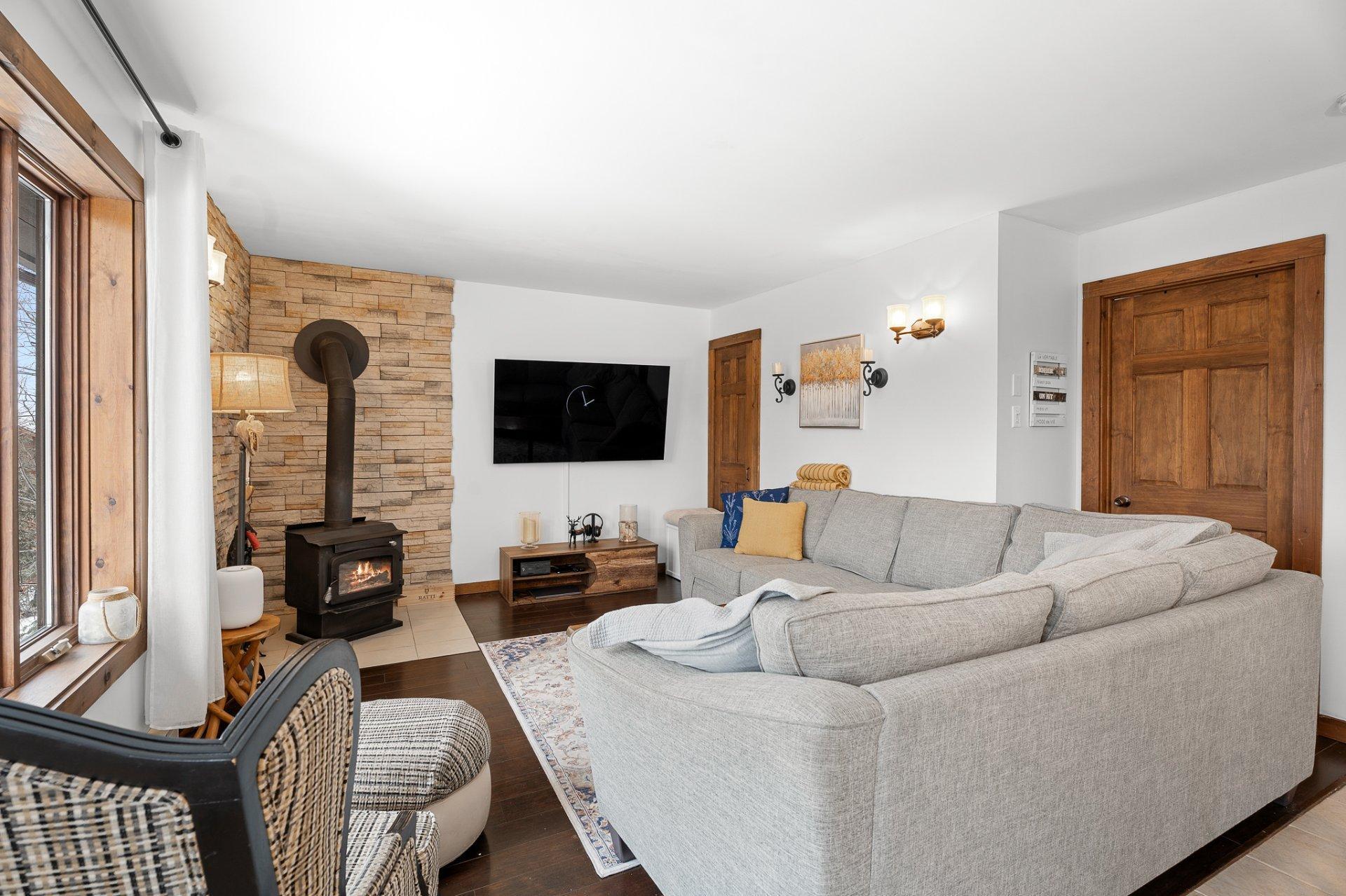 









118

 - 118A


Rue de Val-d'Isère

,
Sainte-Agathe-des-Monts,




QC
J8C0W3

