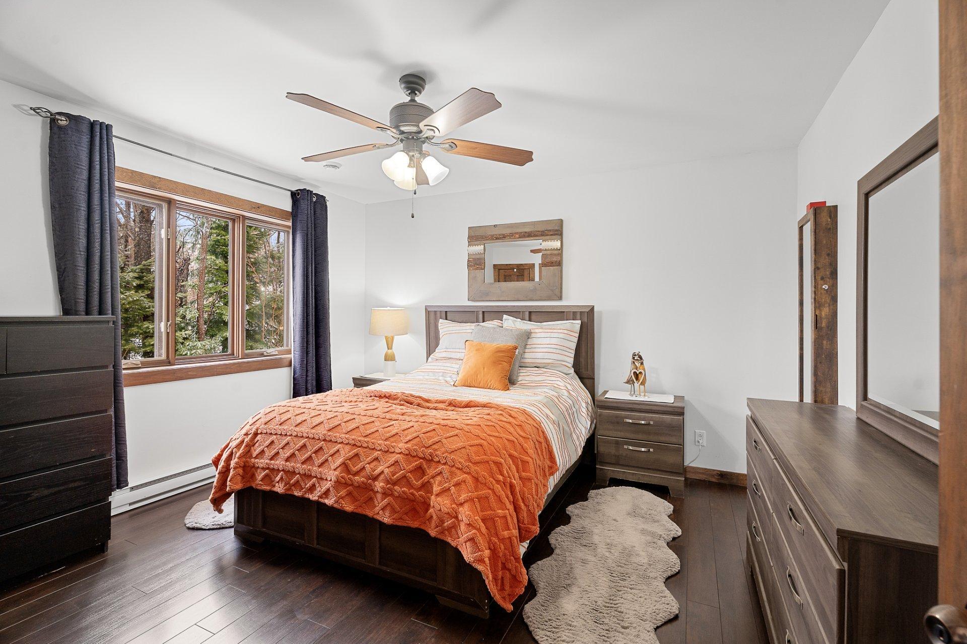 









118

 - 118A


Rue de Val-d'Isère

,
Sainte-Agathe-des-Monts,




QC
J8C0W3

