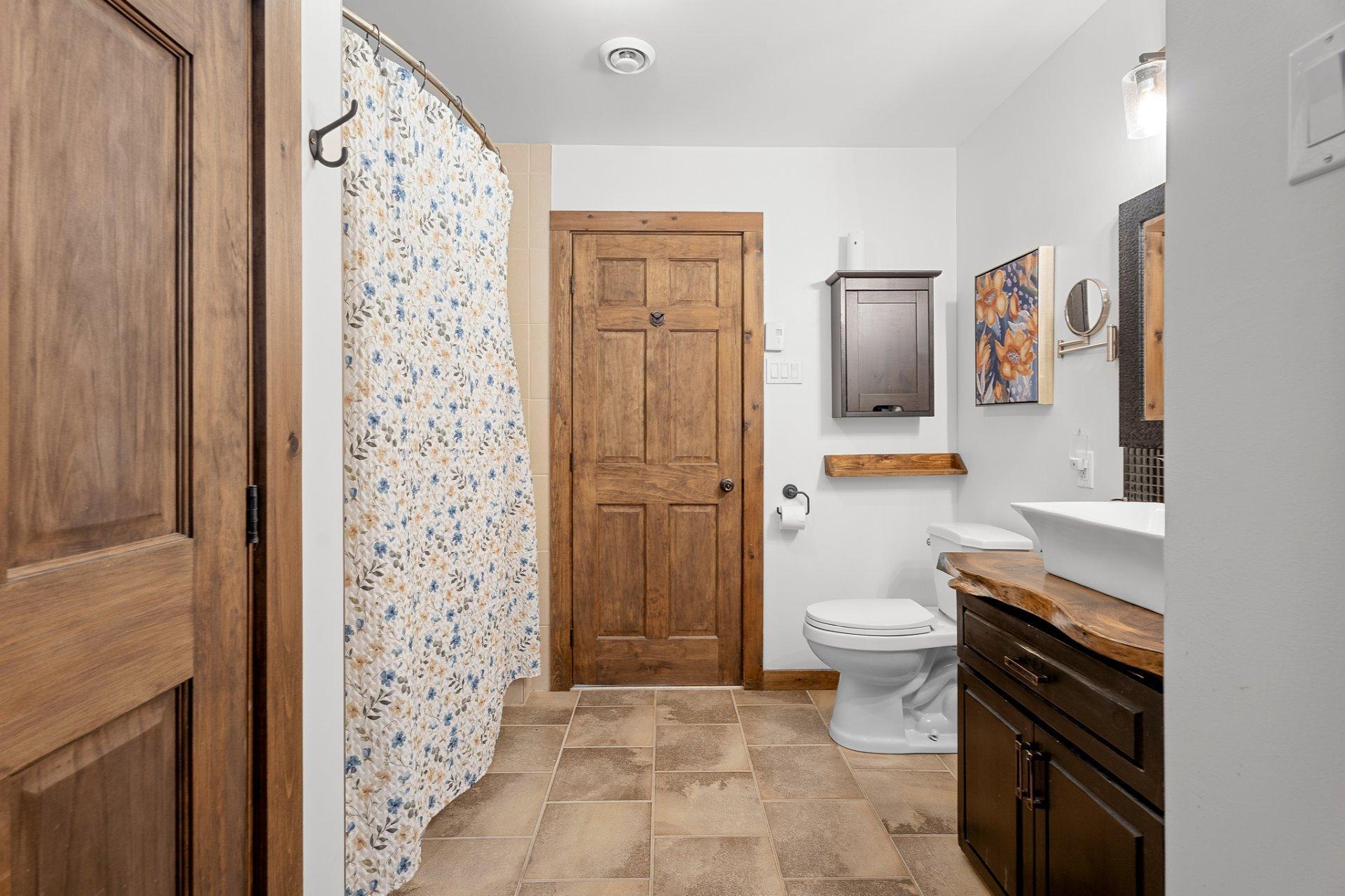 









118

 - 118A


Rue de Val-d'Isère

,
Sainte-Agathe-des-Monts,




QC
J8C0W3

