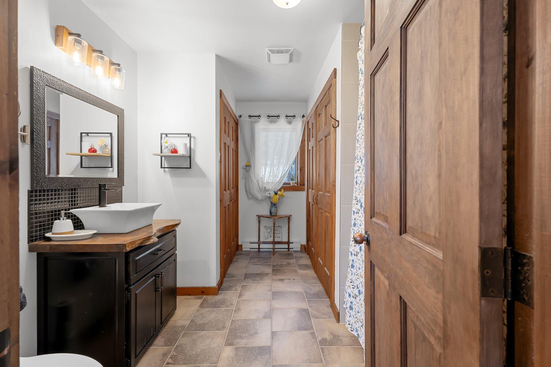 









118

 - 118A


Rue de Val-d'Isère

,
Sainte-Agathe-des-Monts,




QC
J8C0W3

