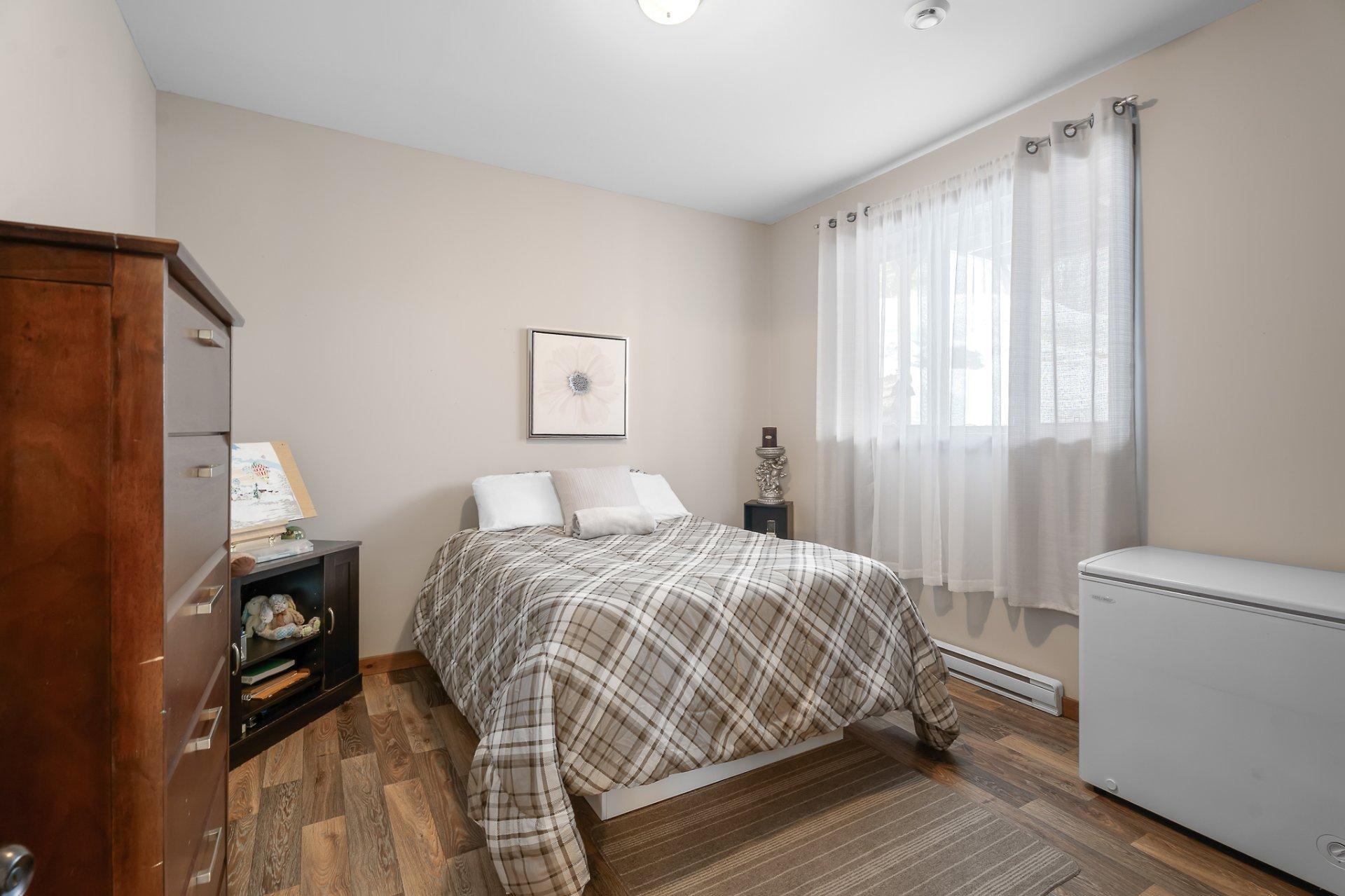 









118

 - 118A


Rue de Val-d'Isère

,
Sainte-Agathe-des-Monts,




QC
J8C0W3

