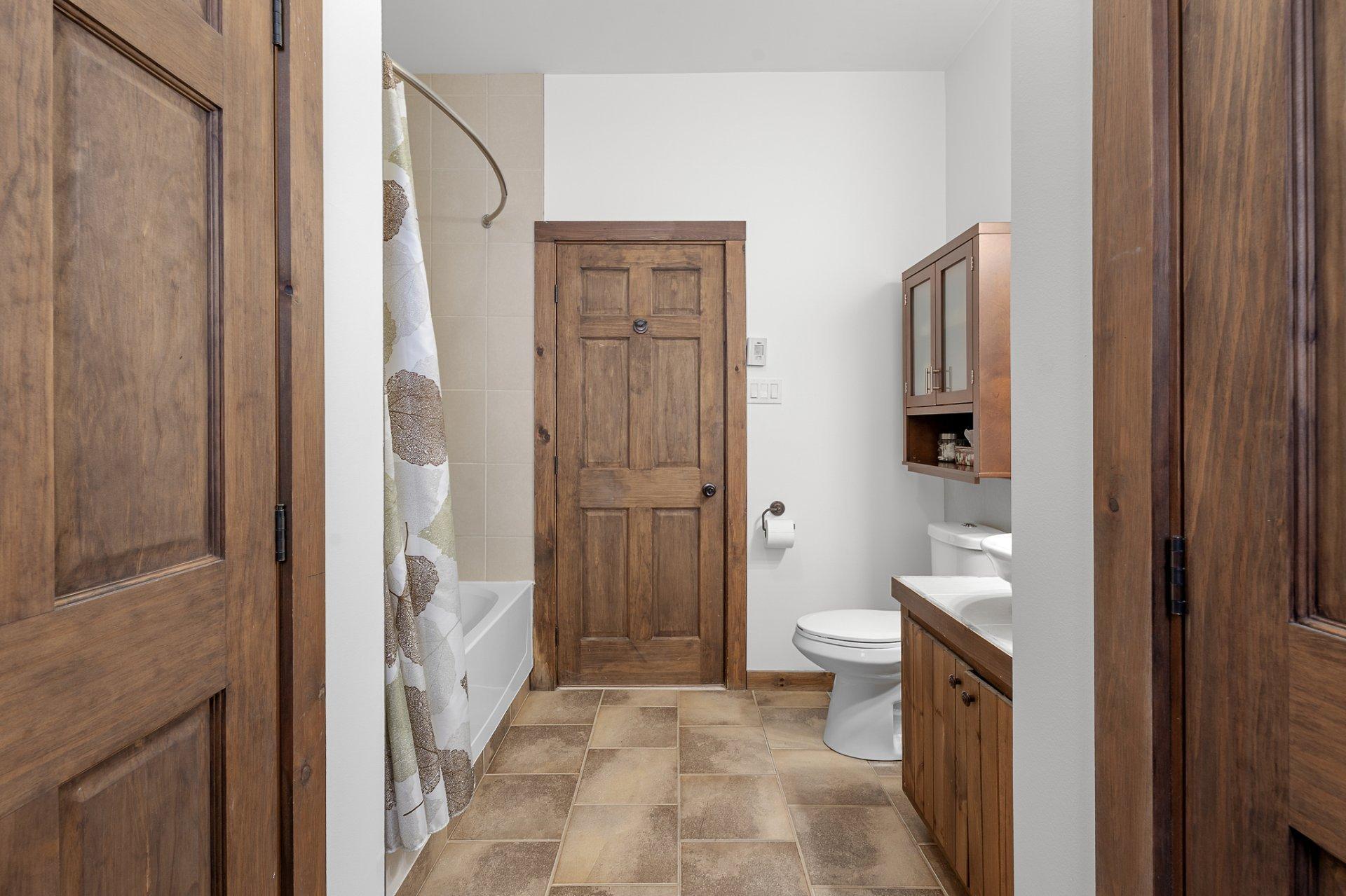 









118

 - 118A


Rue de Val-d'Isère

,
Sainte-Agathe-des-Monts,




QC
J8C0W3

