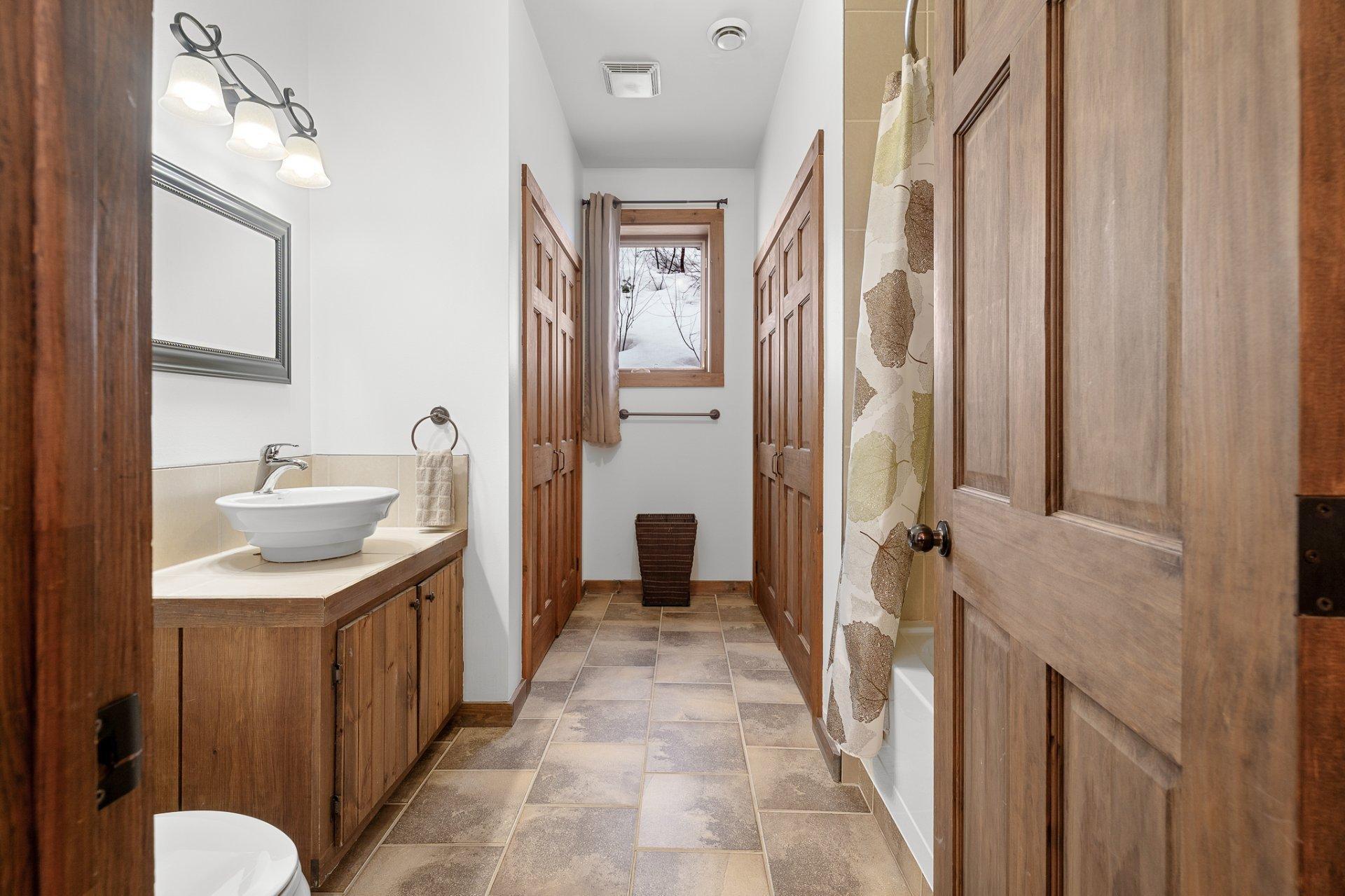 









118

 - 118A


Rue de Val-d'Isère

,
Sainte-Agathe-des-Monts,




QC
J8C0W3

