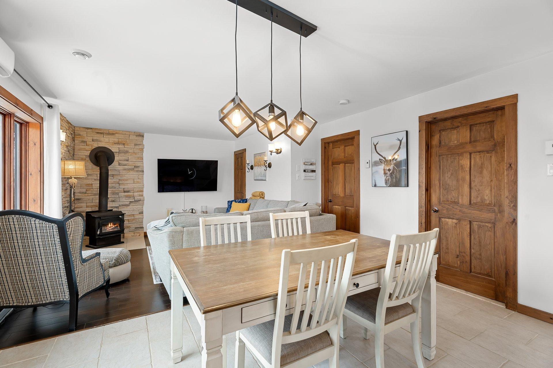 









118

 - 118A


Rue de Val-d'Isère

,
Sainte-Agathe-des-Monts,




QC
J8C0W3

