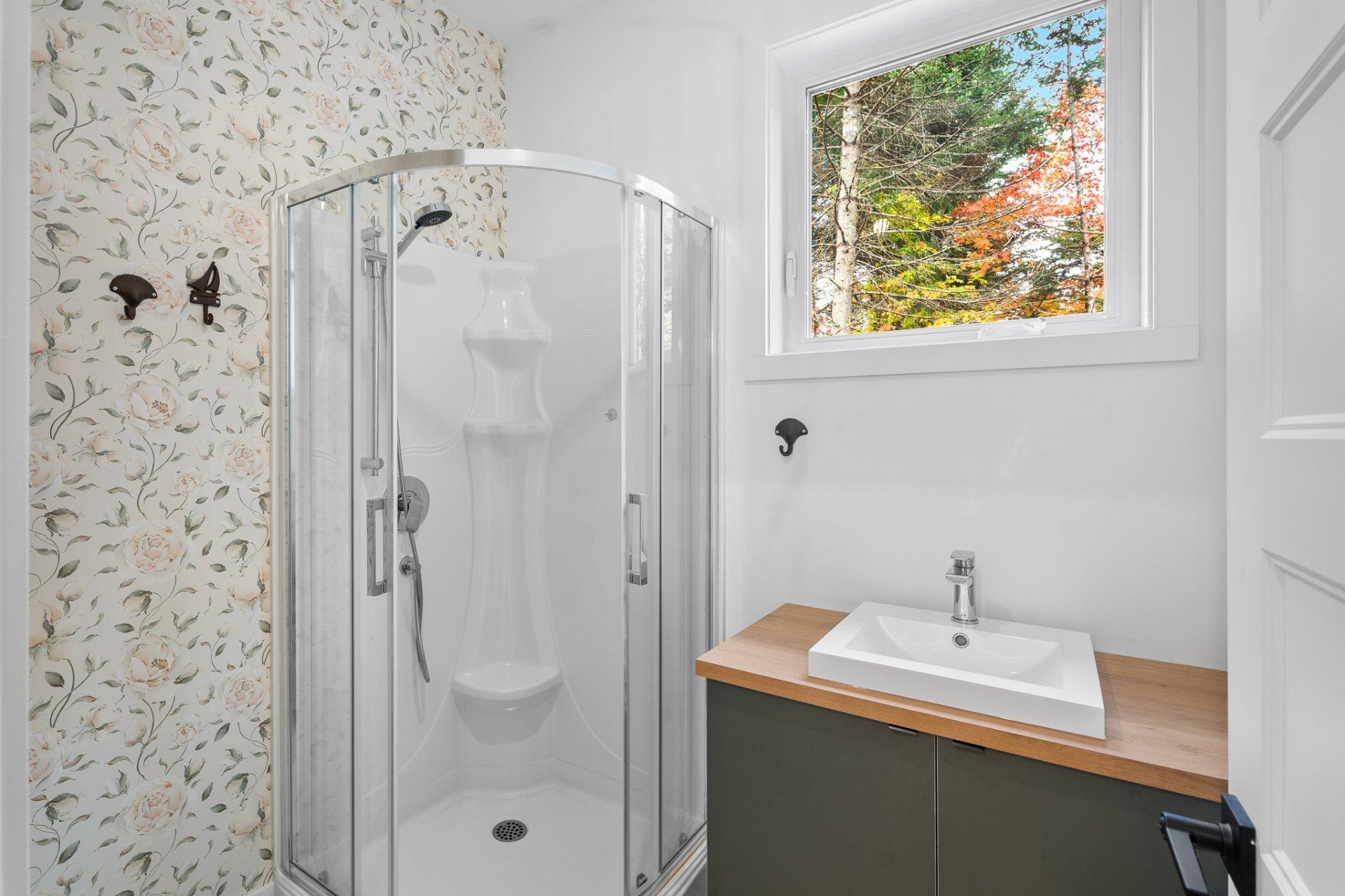 









2247


Ch. du Golf

,
Sainte-Lucie-des-Laurentides,




QC
J0T2J0

