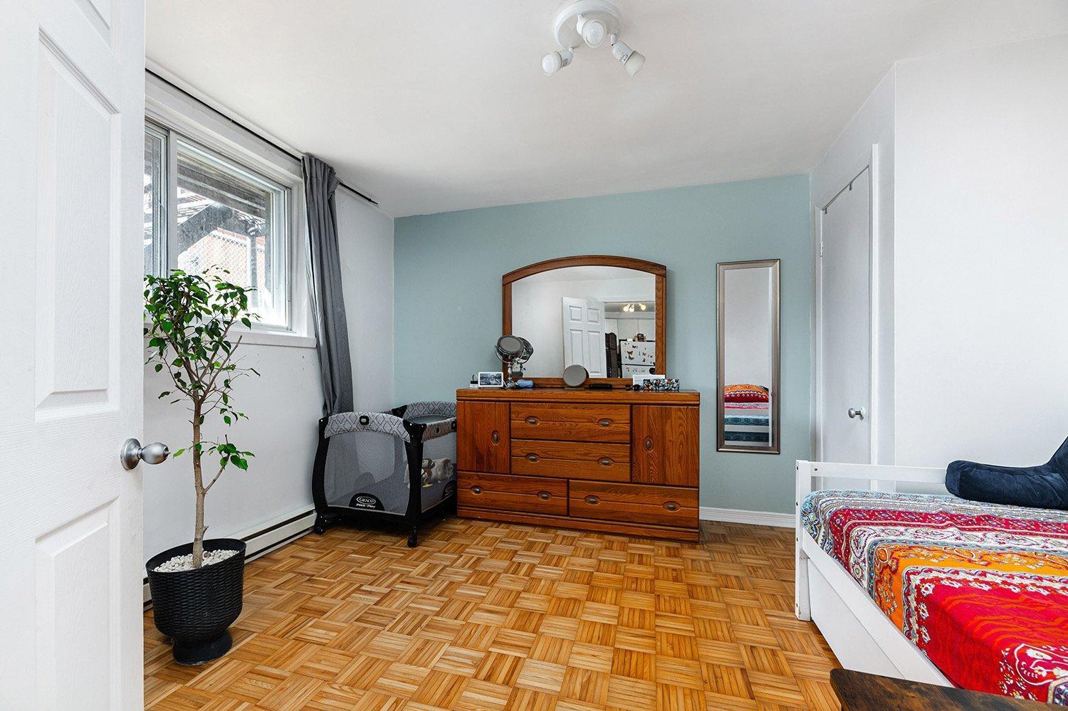 









6415


Rue Laurendeau

, 2,
Montréal (Le Sud-Ouest),




QC
H4E3Y4

