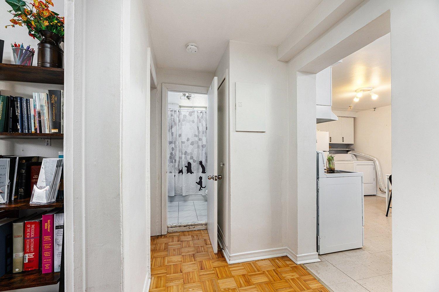 









6415


Rue Laurendeau

, 2,
Montréal (Le Sud-Ouest),




QC
H4E3Y4

