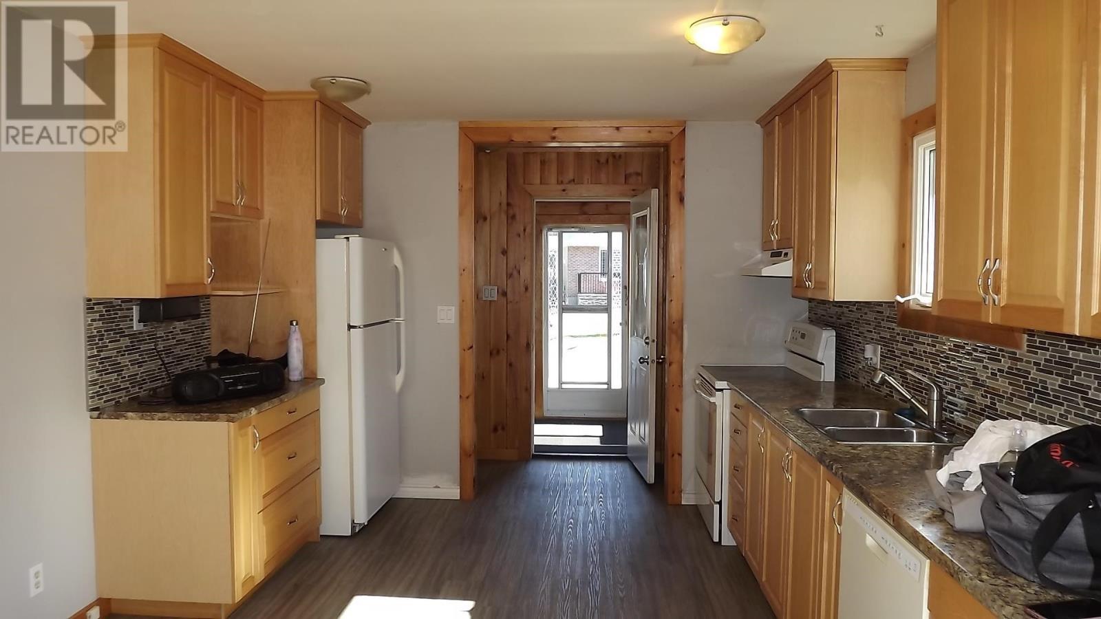 












45 Laprairie CRES

,
Elliot Lake,




Ontario
P5A3B7

