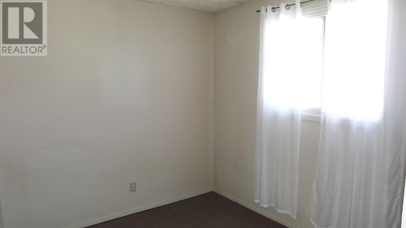 












45 Laprairie CRES

,
Elliot Lake,




Ontario
P5A3B7

