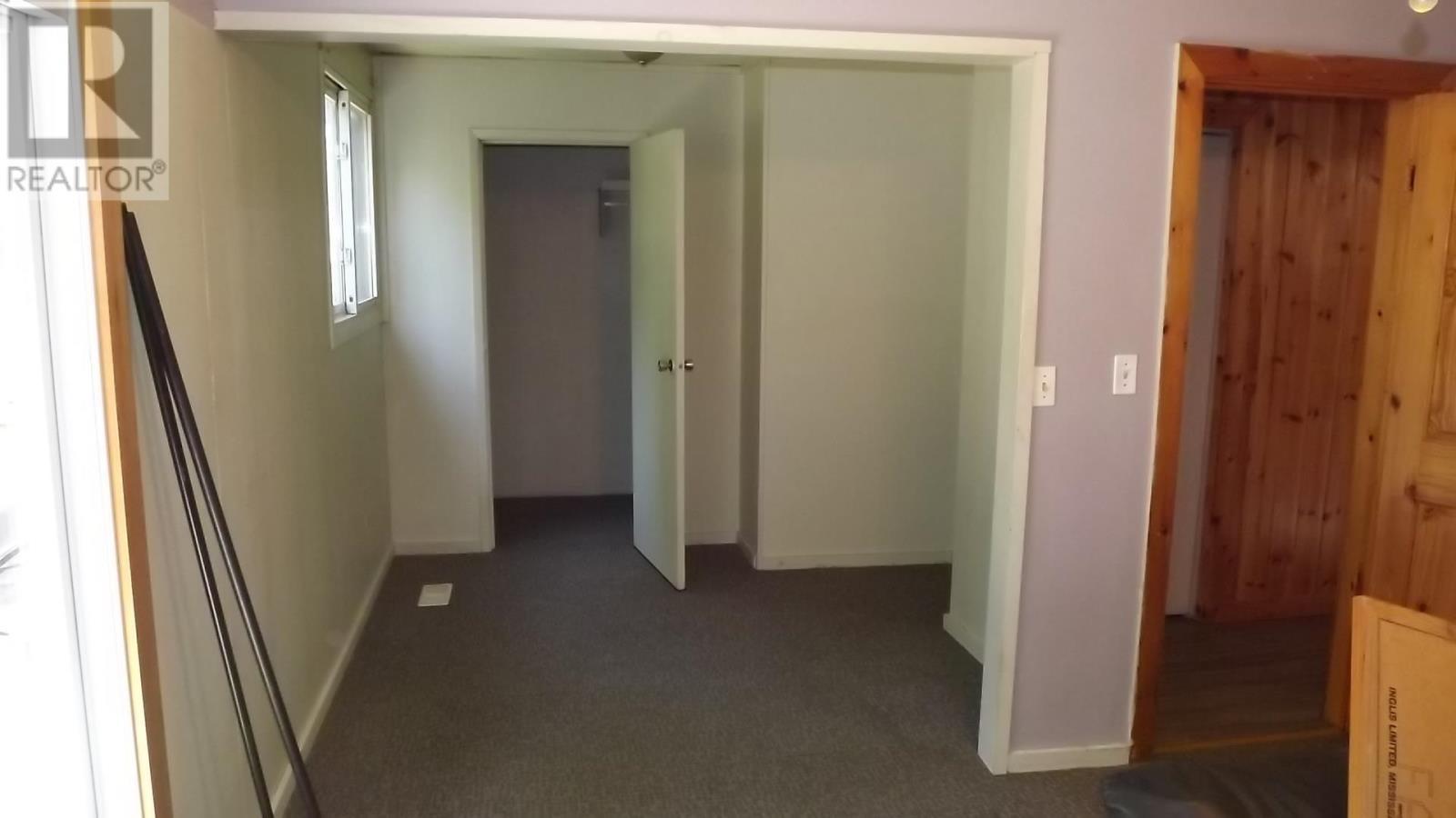 












45 Laprairie CRES

,
Elliot Lake,




Ontario
P5A3B7

