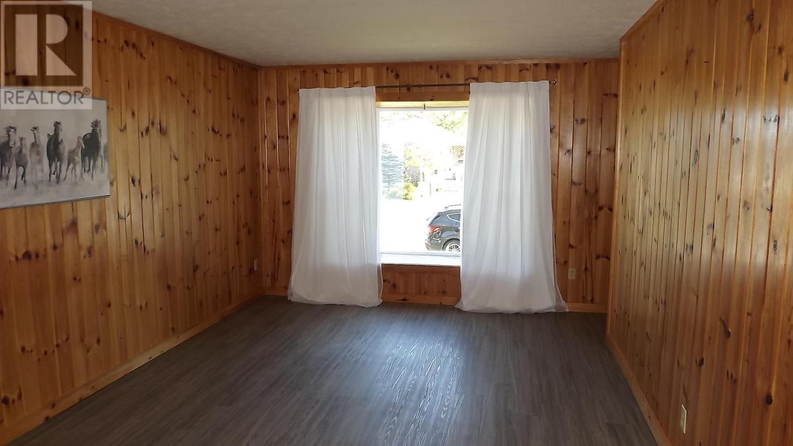 












45 Laprairie CRES

,
Elliot Lake,




Ontario
P5A3B7

