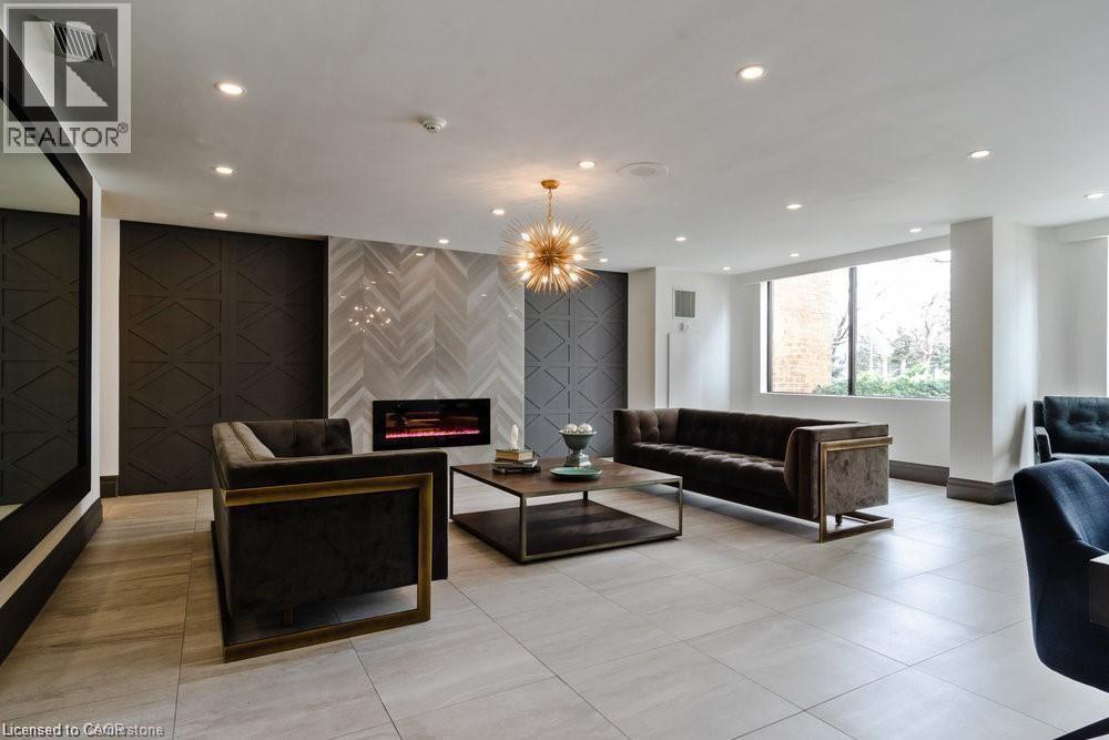 












1270 MAPLE CROSSING Boulevard Unit# 914

,
Burlington,




Ontario
L7S2J3

