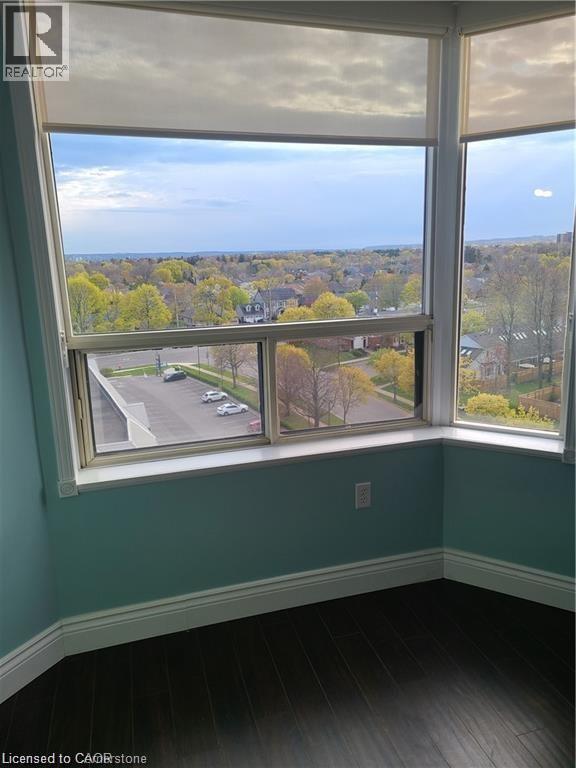 












1270 MAPLE CROSSING Boulevard Unit# 914

,
Burlington,




Ontario
L7S2J3

