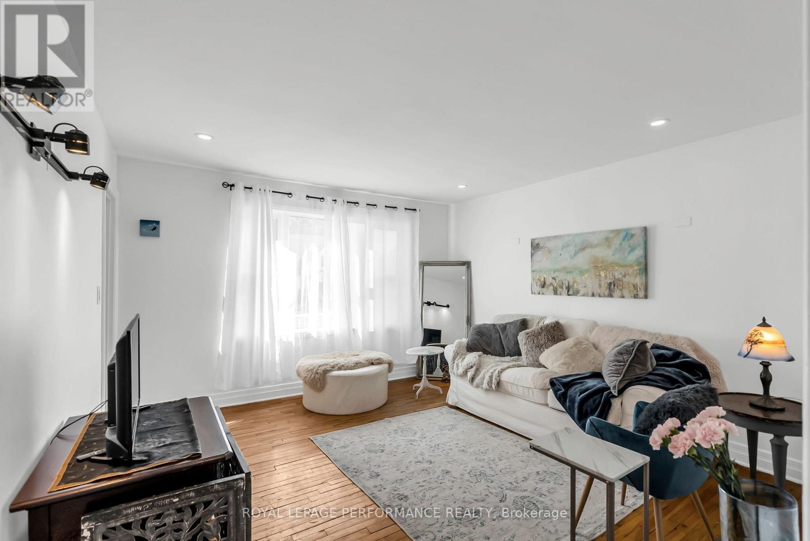 












543 FIFTH STREET E

,
Cornwall,




Ontario
K6H2M6

