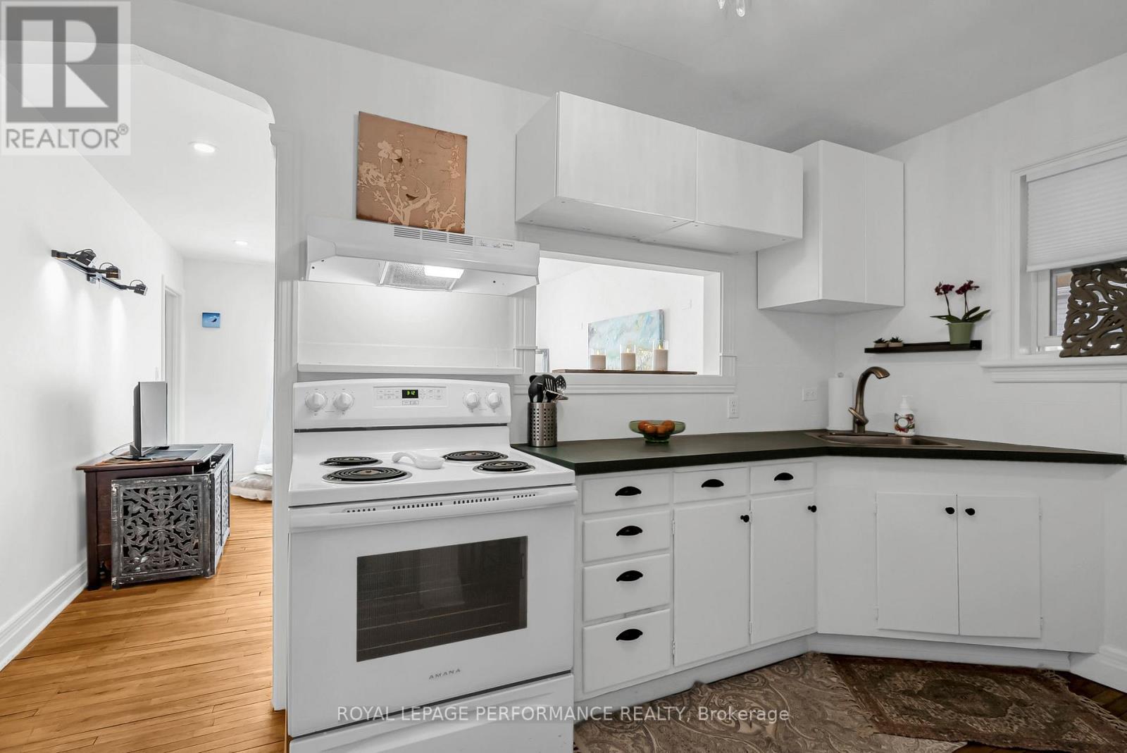 












543 FIFTH STREET E

,
Cornwall,




Ontario
K6H2M6

