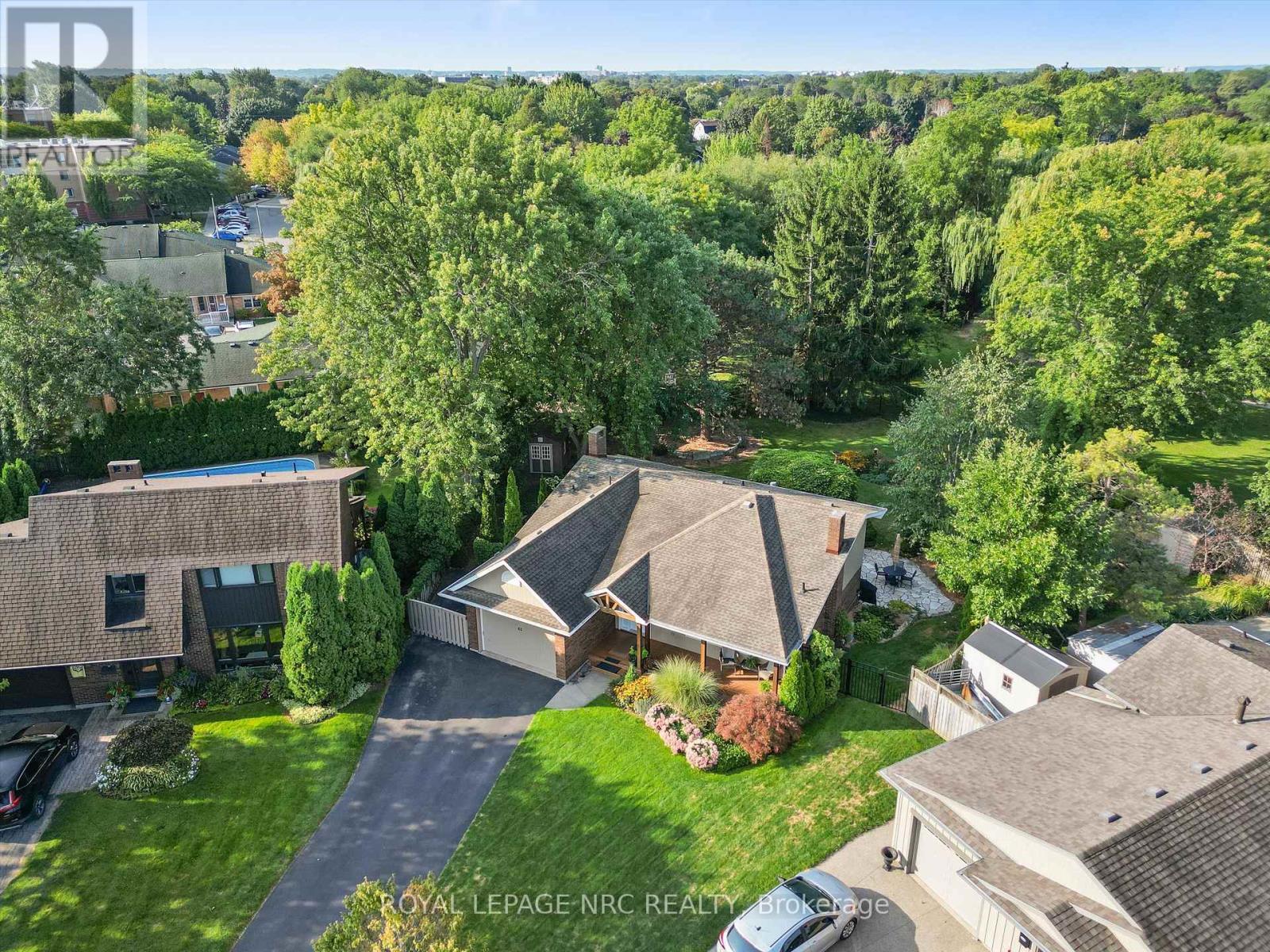 












42 THE CEDARS

,
St. Catharines (Vine/Linwell),




Ontario
L2M6M8

