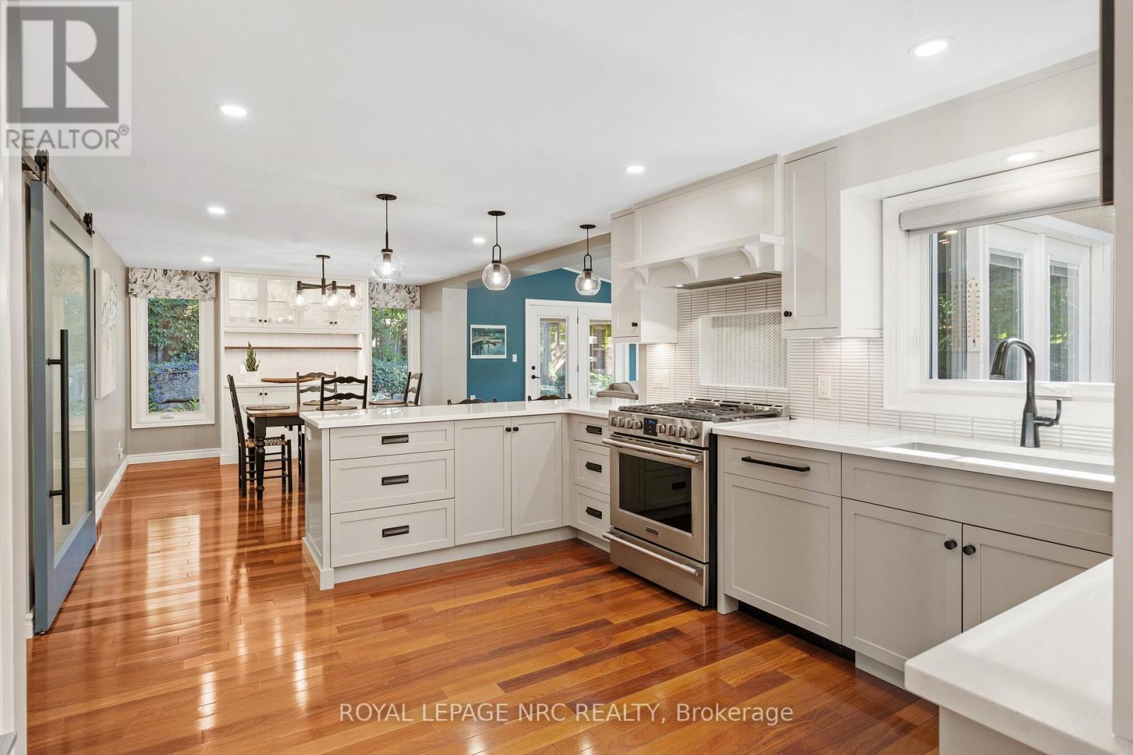 












42 THE CEDARS

,
St. Catharines (Vine/Linwell),




Ontario
L2M6M8

